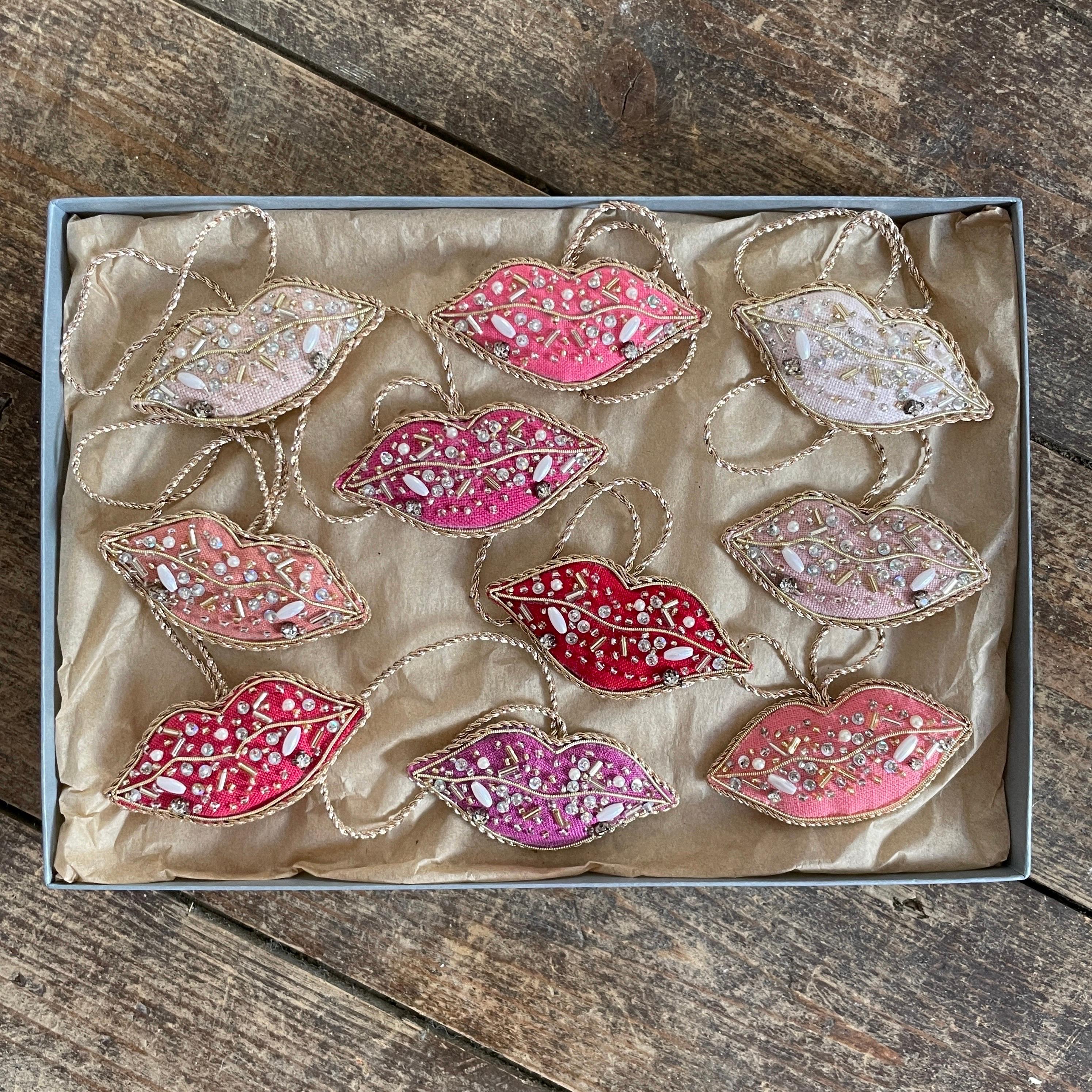 Set of 10 Limited Edition Artisan Irish Linen Lips ornaments in pinks and Valentine’s day reds by Katie Larmour

This is a luxury box set of artisan made decorative ornaments created with authentic Irish Linen, exclusive to 1stdibs. They are special