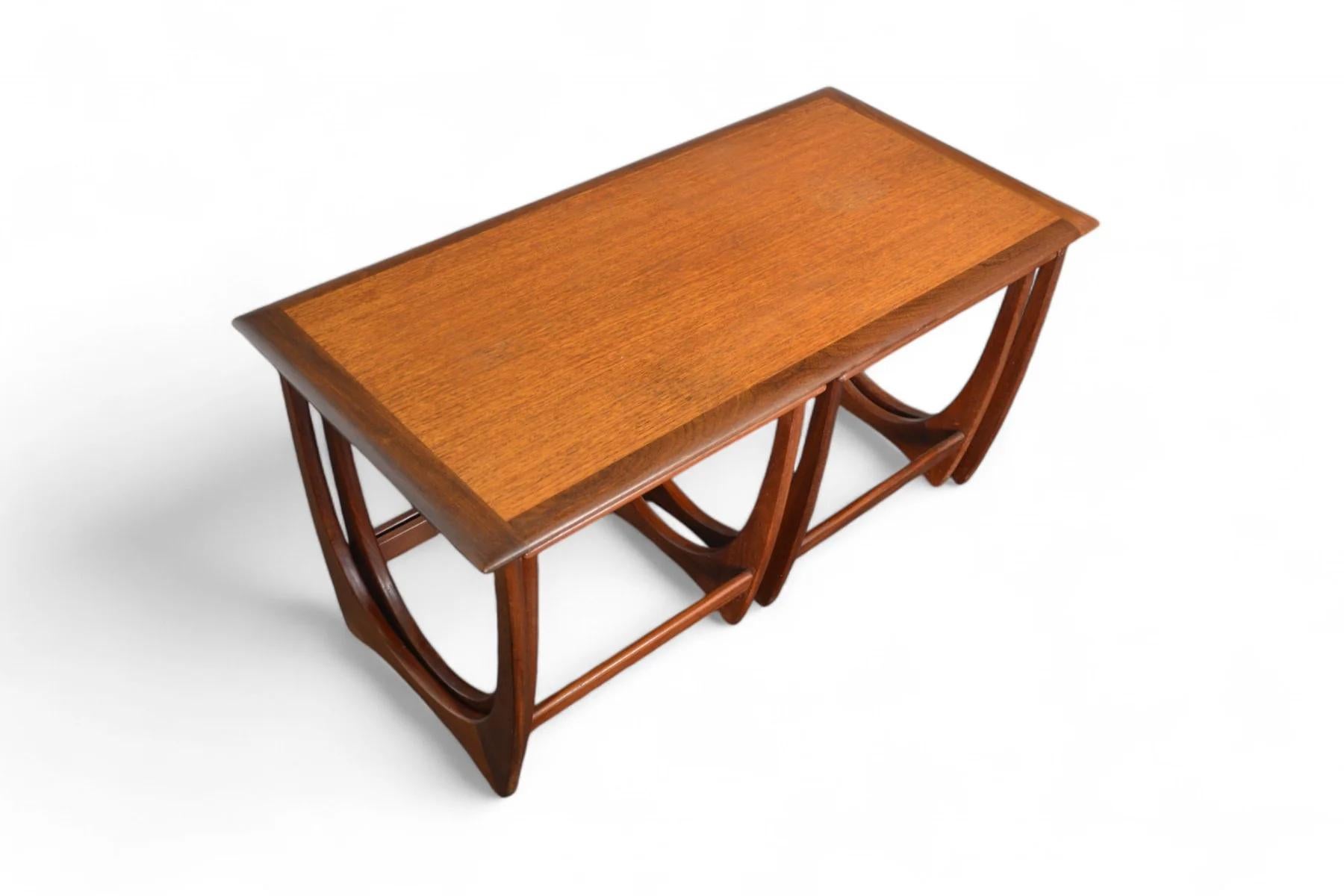 Ensemble de longues tables gigognes Astro n°1 en vente 3