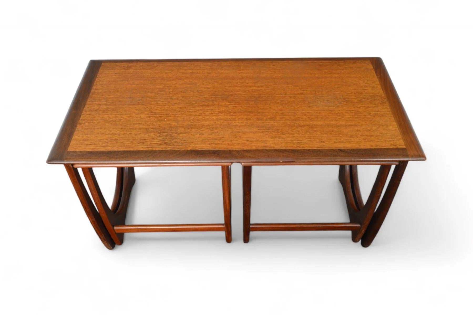 Mid-Century Modern Ensemble de longues tables gigognes Astro n°1 en vente