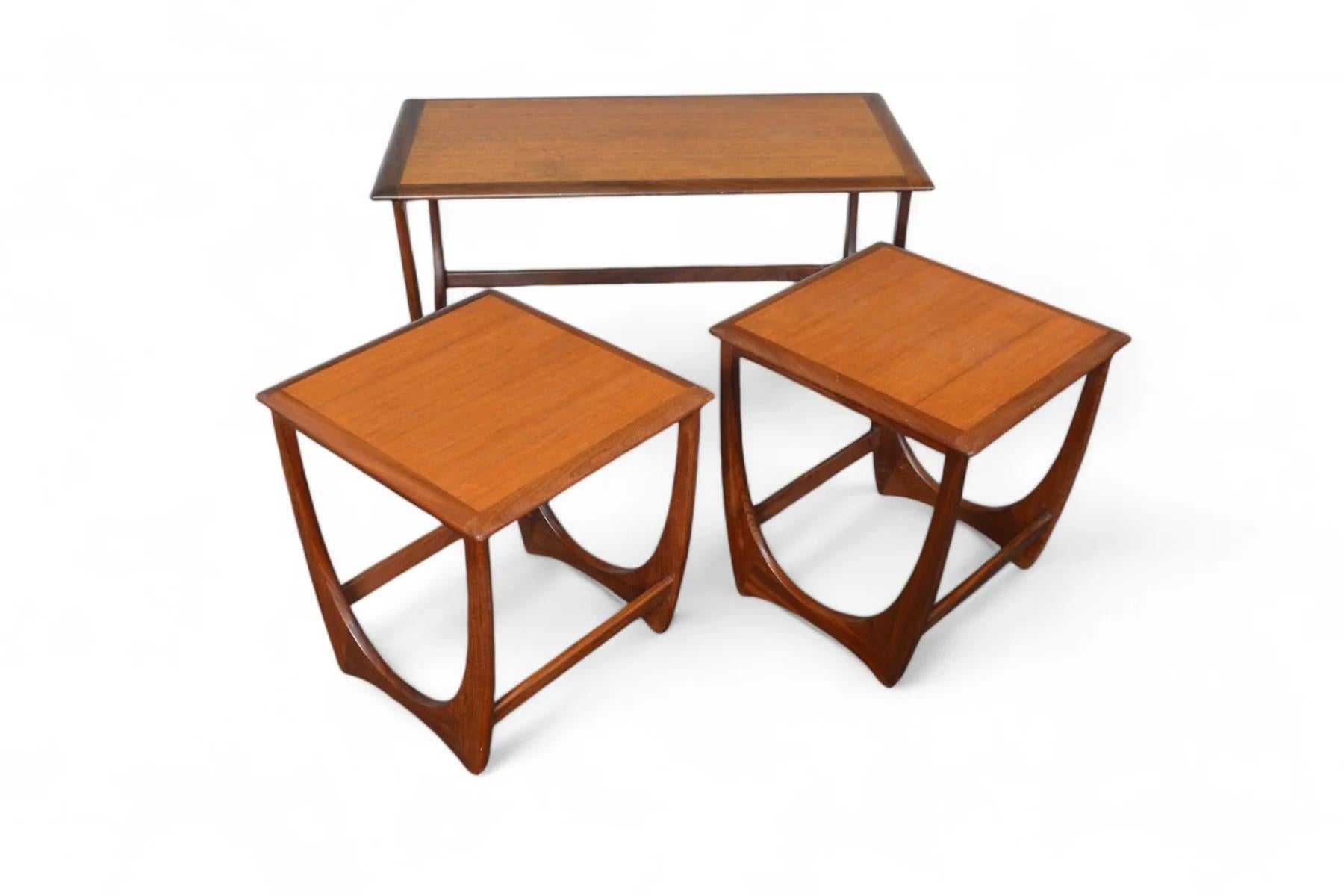 Anglais Ensemble de longues tables gigognes Astro n°1 en vente