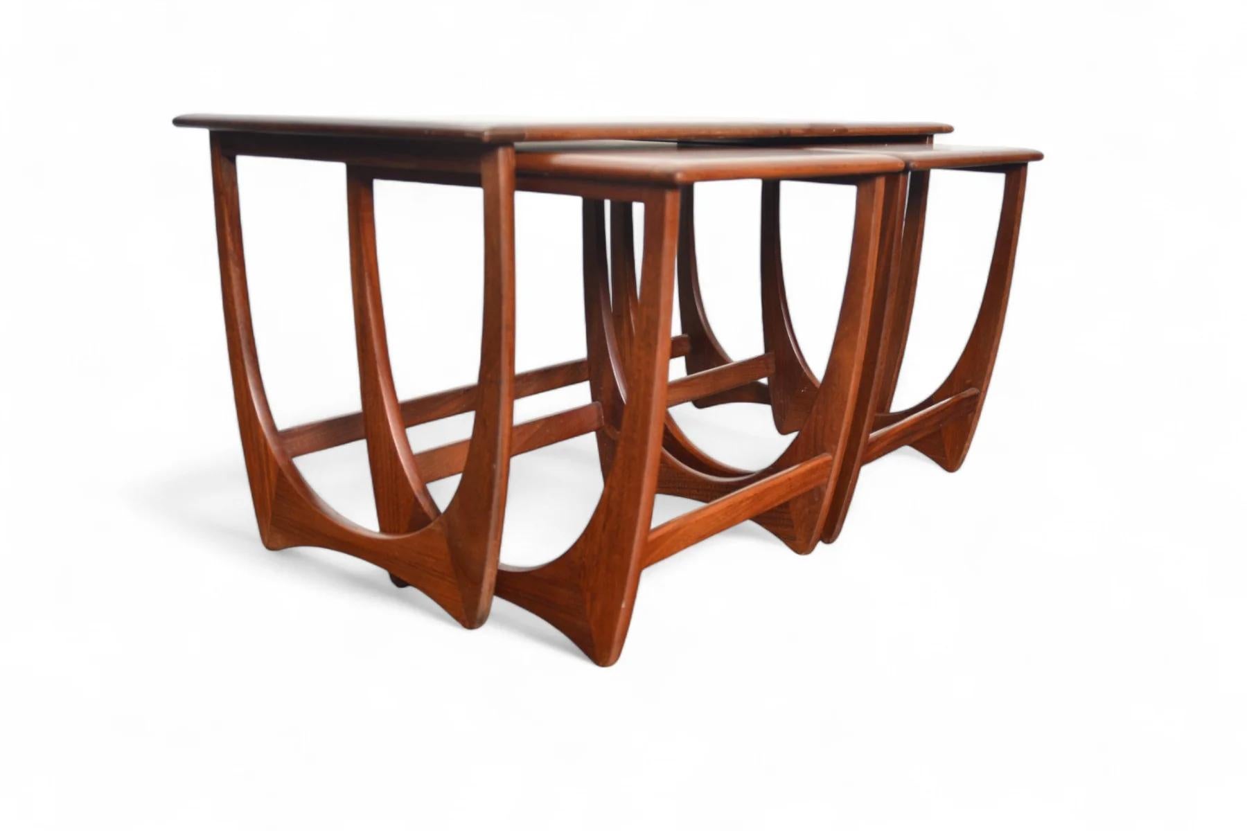 Ensemble de longues tables gigognes Astro n°1 en vente 2
