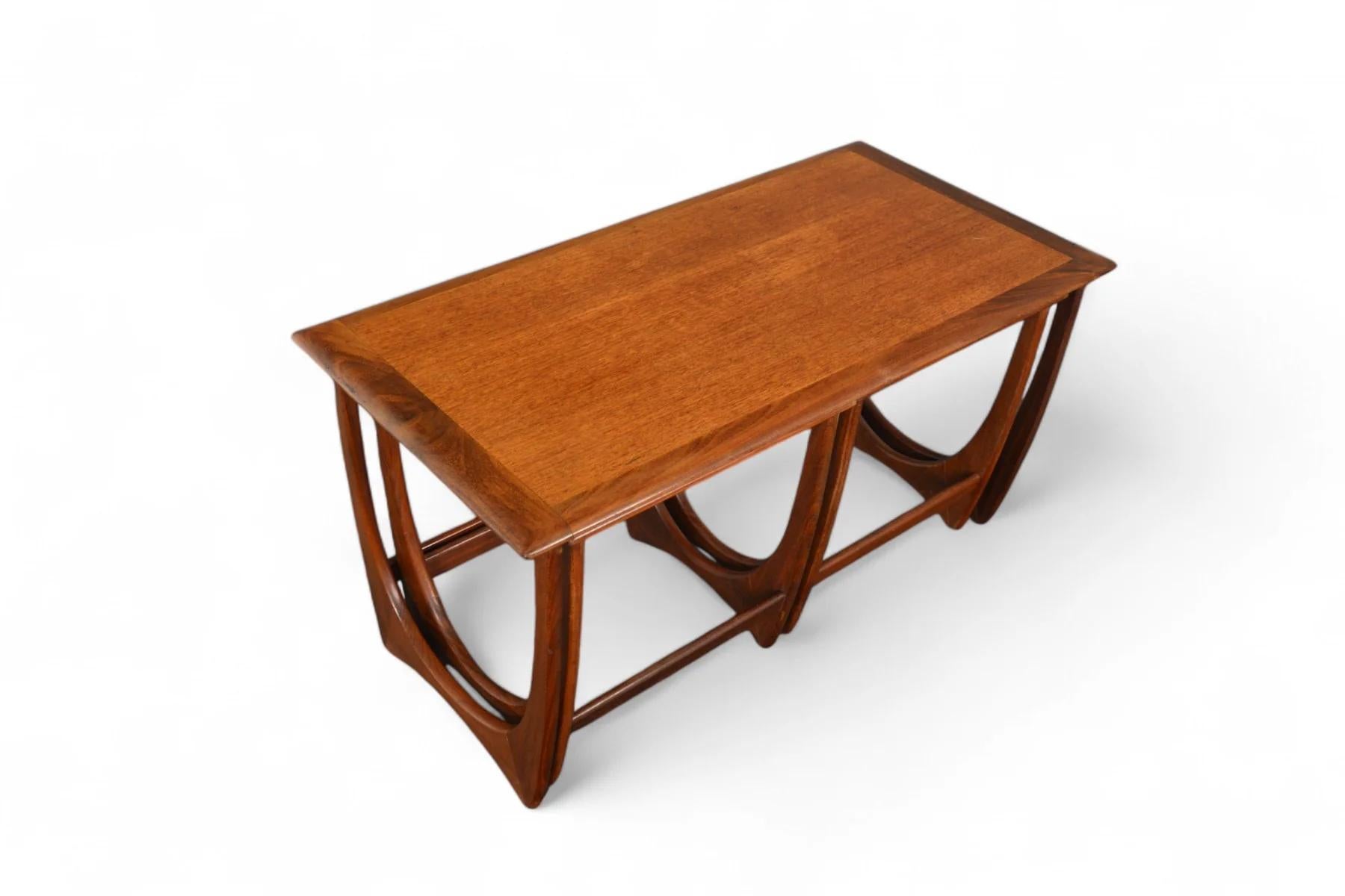 Set of Long G Plan Astro Nesting Tables #3 In Good Condition For Sale In Berkeley, CA