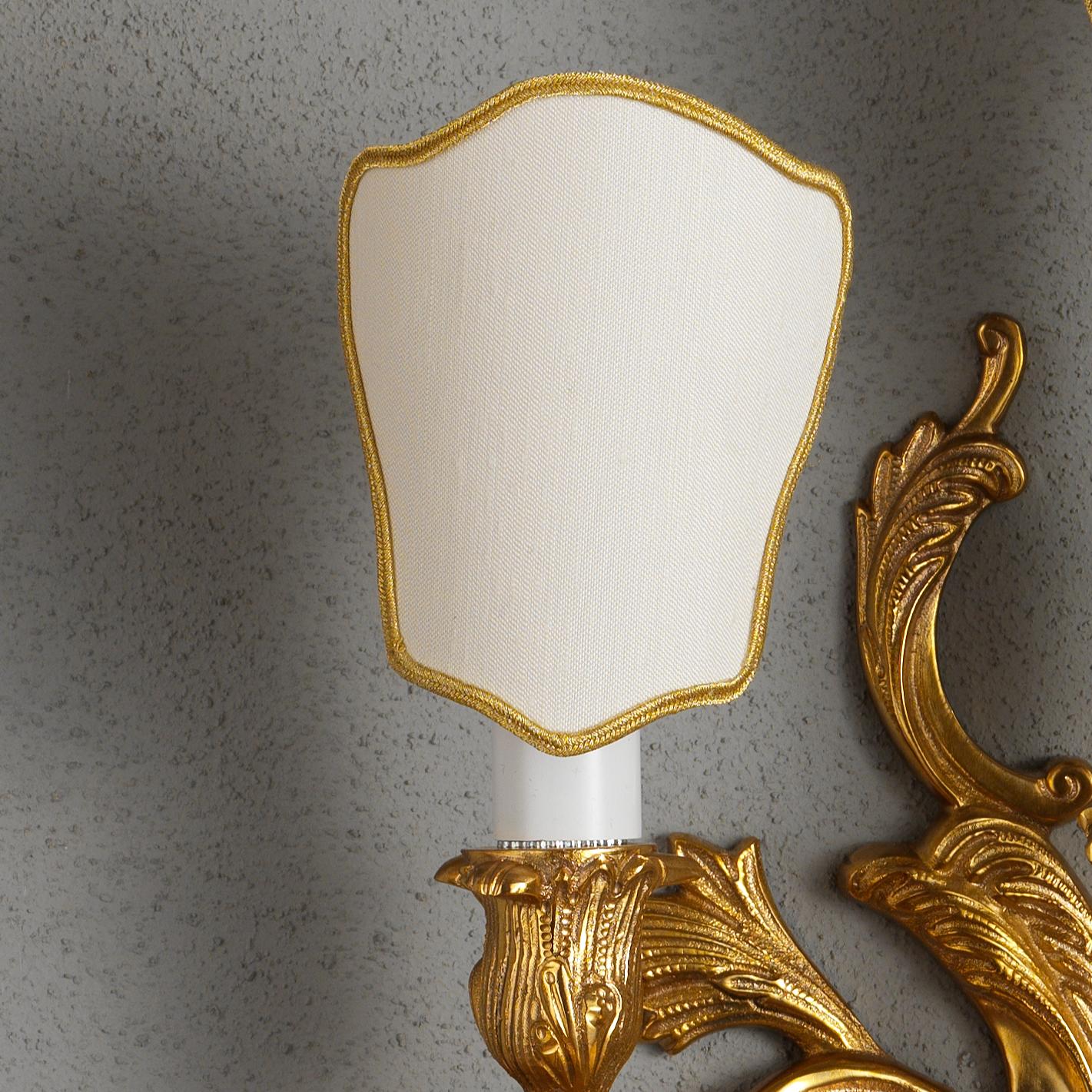 Set von Wandleuchtern aus vergoldeter Bronze im Louis-XV-Stil von Gherardo Degli Albizzi (Louis XV.) im Angebot
