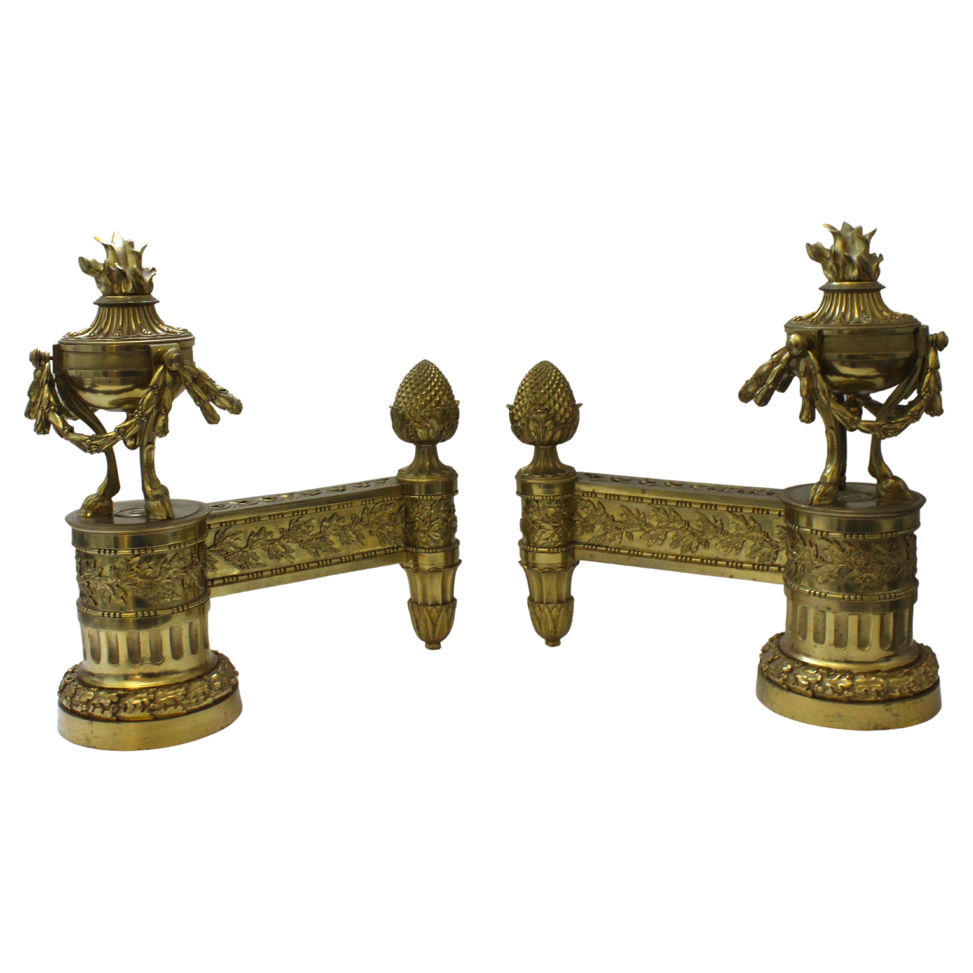 XIXe siècle Ensemble de chenets en bronze de style Louis XVI en vente