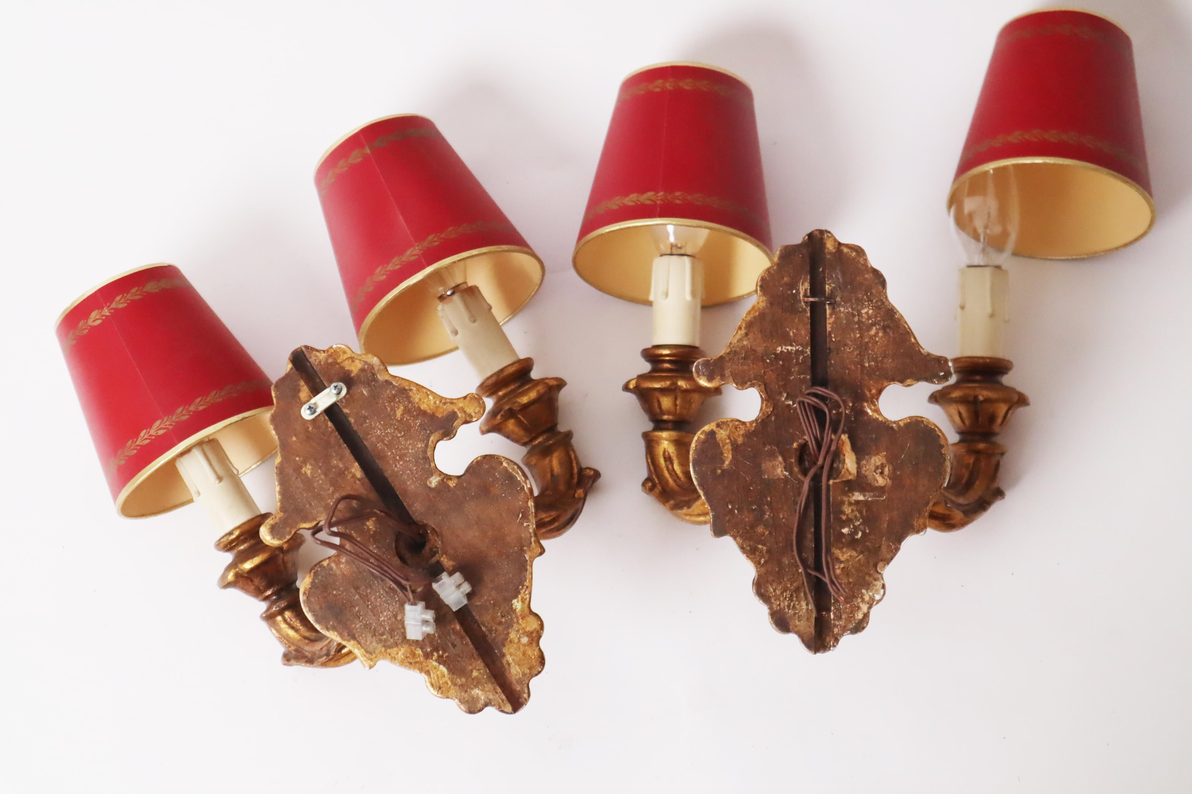 Conjunto de apliques Luis XVI de madera de tilo dorada en venta 3
