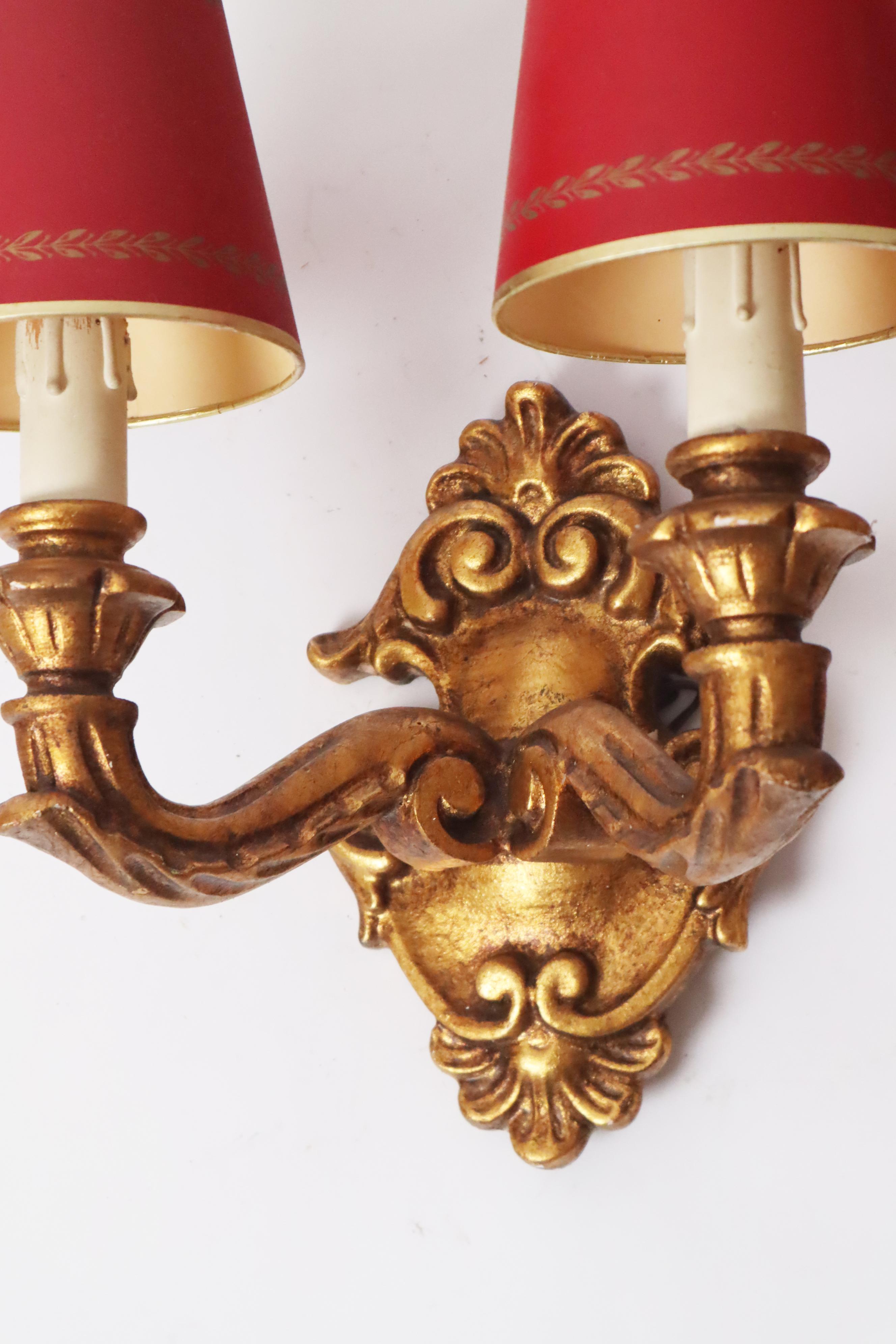 Conjunto de apliques Luis XVI de madera de tilo dorada Hoja de oro en venta