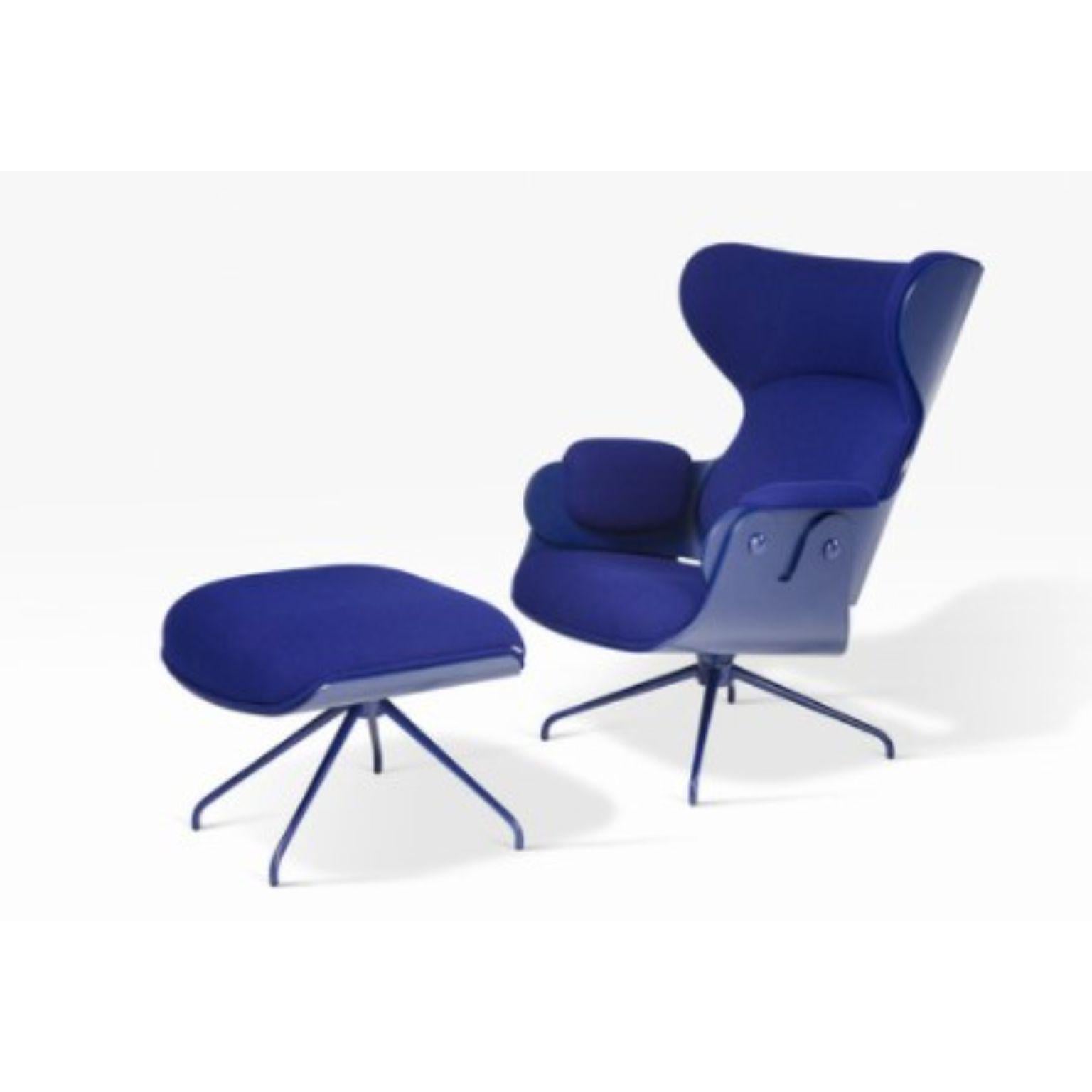 Set of Lounge Armchair and Footstool by Jaime Hayon
Dimensions: D 91 x W 76 x H 99 cm , D60 x W62 x H42 cm
Materials: Armchair with a cast aluminum base structure and footstool with tubular steel legs and painted. Seat, backrest, and footstool in