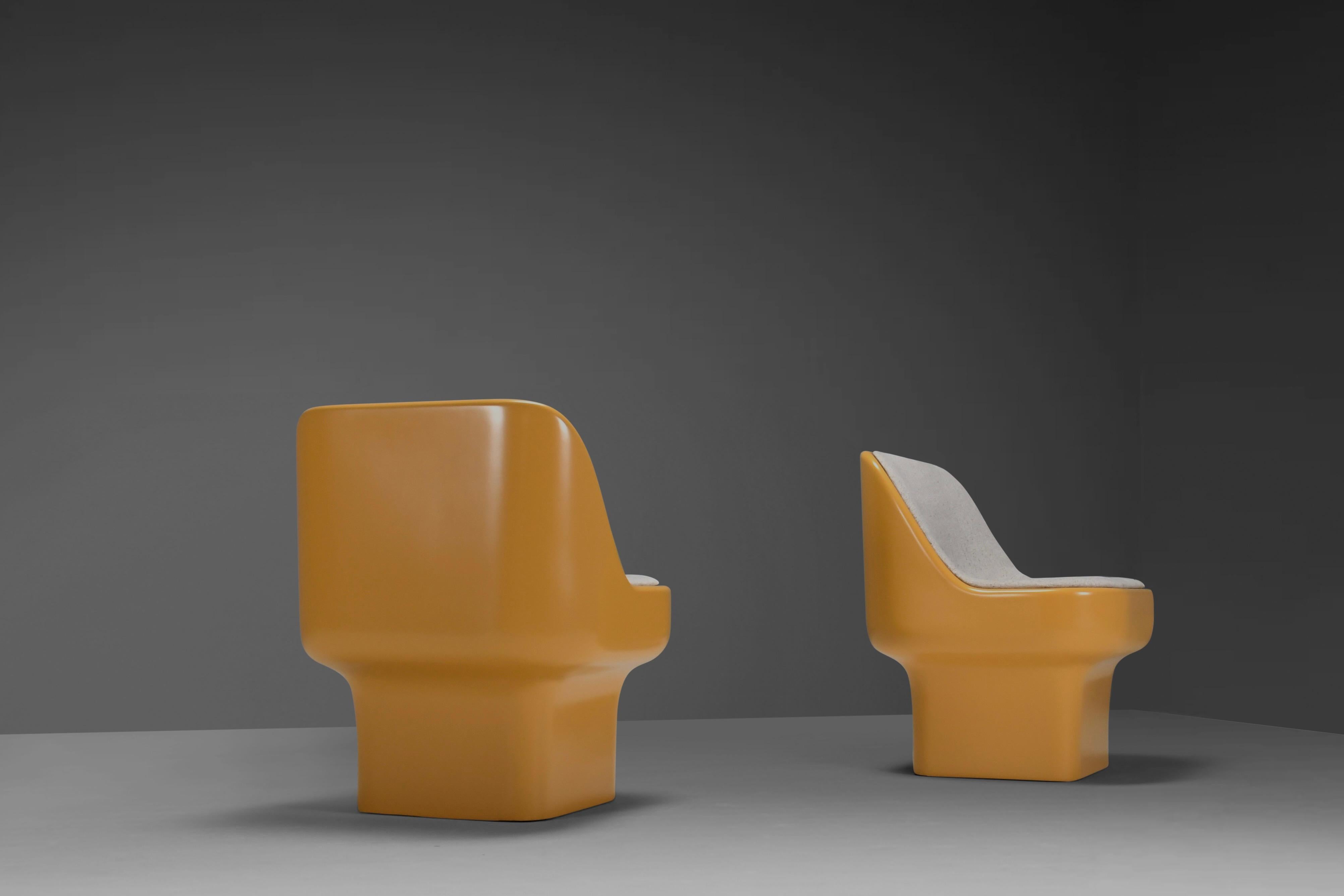 Space Age Set of Lounge Chairs by Douglas Deeds for Architectural Fiberglass Co, 1972 For Sale