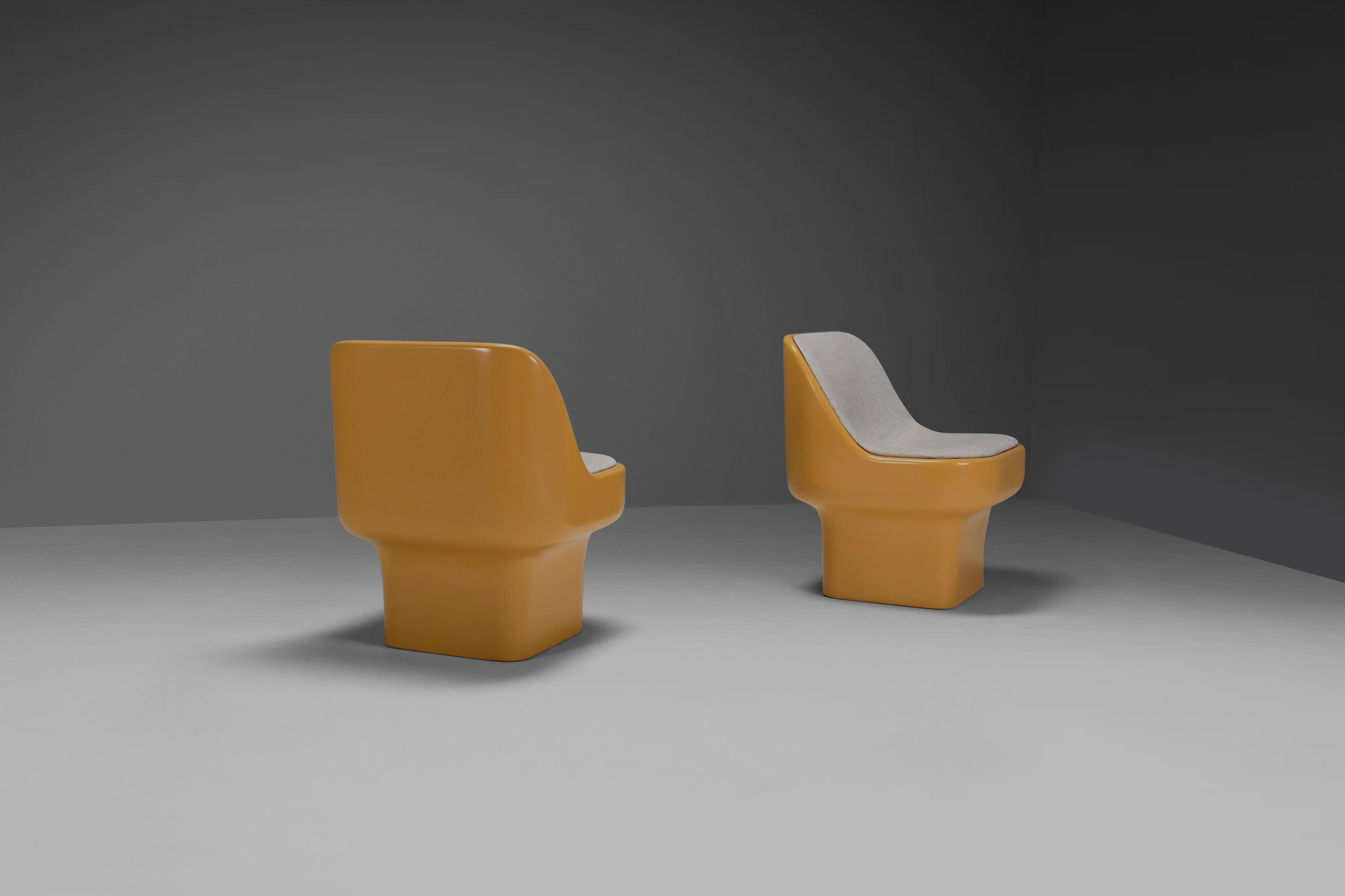 Set of Lounge Chairs by Douglas Deeds for Architectural Fiberglass Co, 1972 In Excellent Condition For Sale In Echt, NL