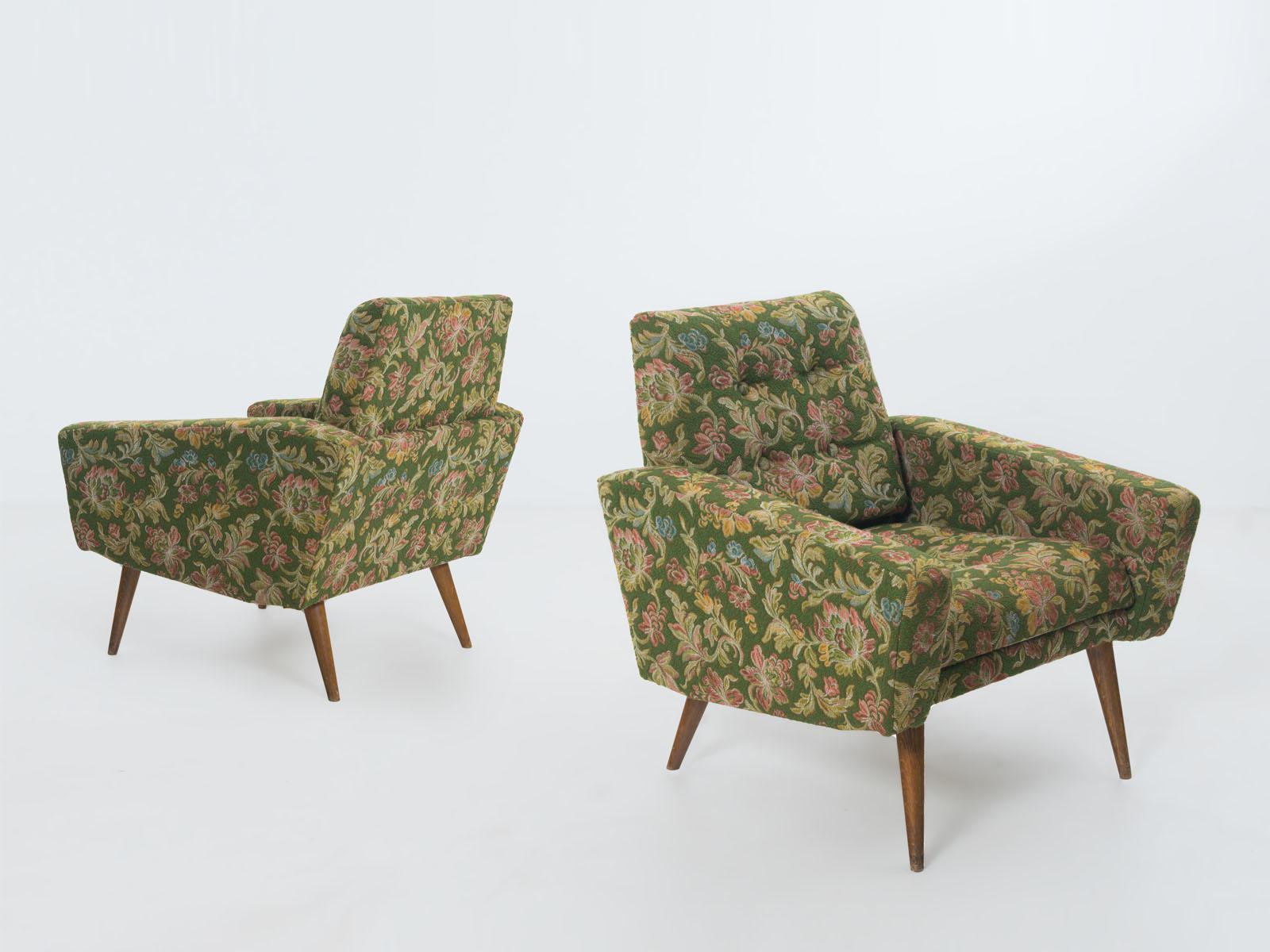 Mid-Century Modern Set of Lounge Chairs in Green Floral Upholstery For Sale