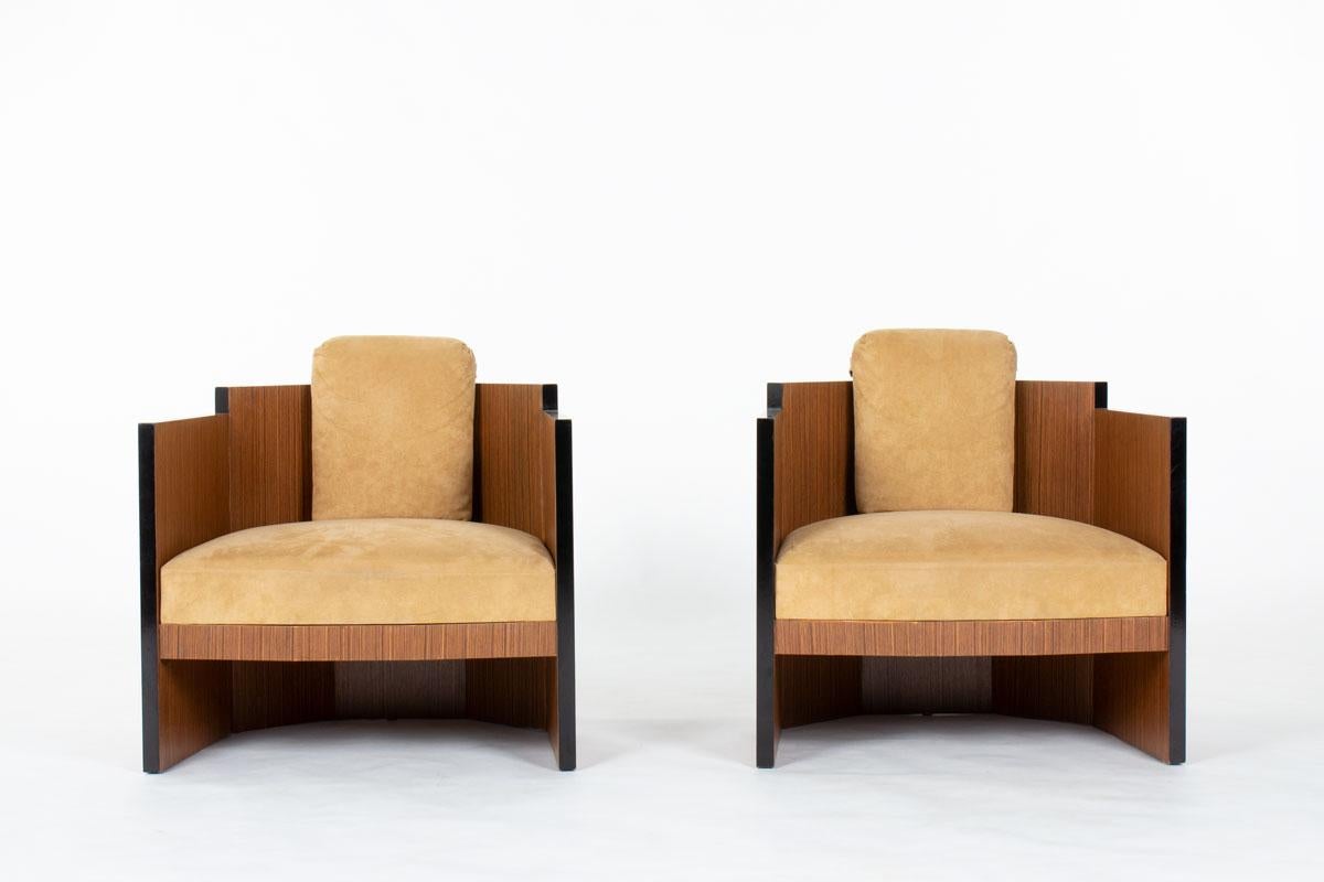 Ensemble de 2 fauteuils des années 30 en France
Structure recouverte de placage d'ébène de Macassar
Coussins recouverts de tissu Alcantara beige
Design/One unique
