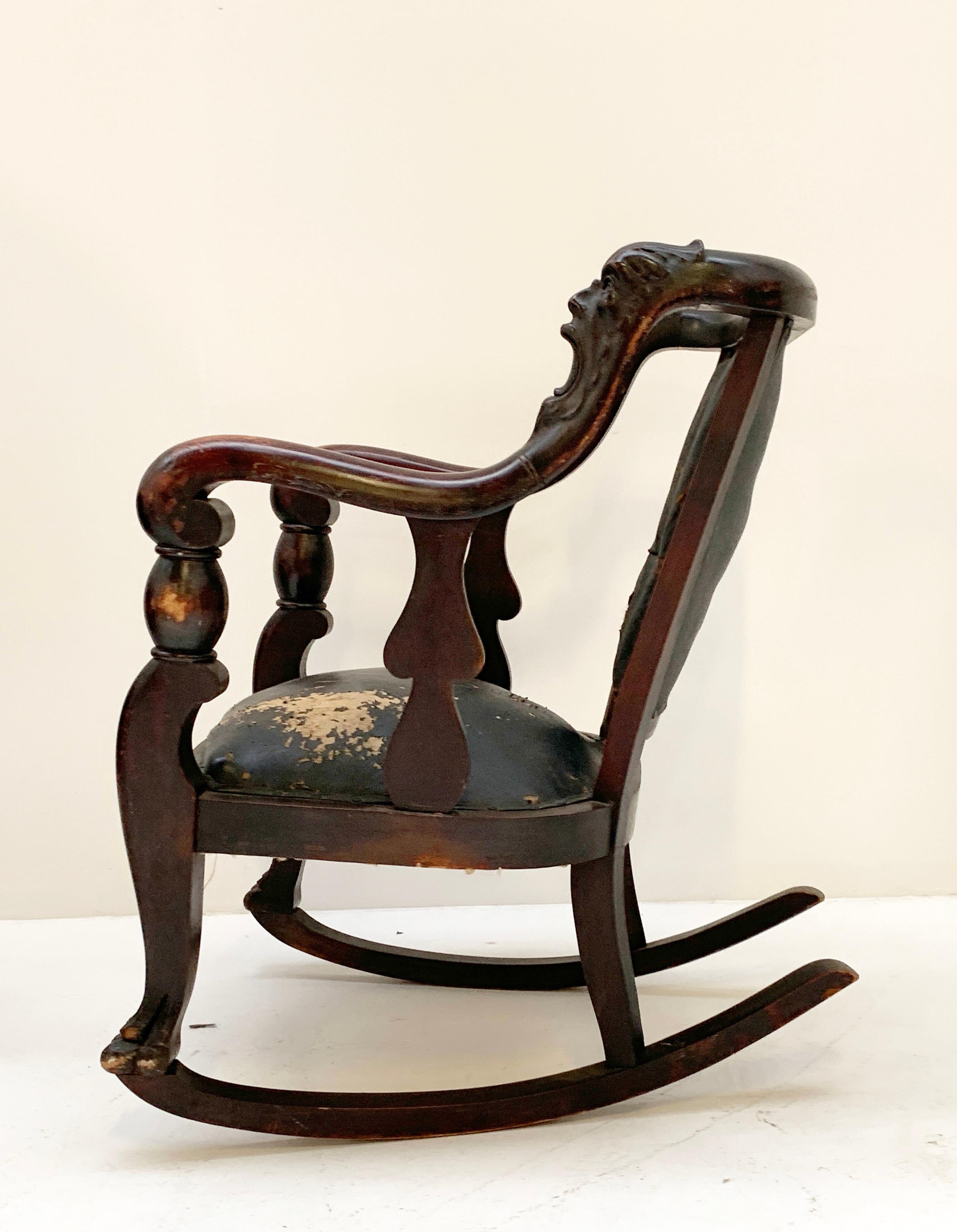 Fin du XIXe siècle Ensemble de salon en bois sculpté - Circa 1880 en vente
