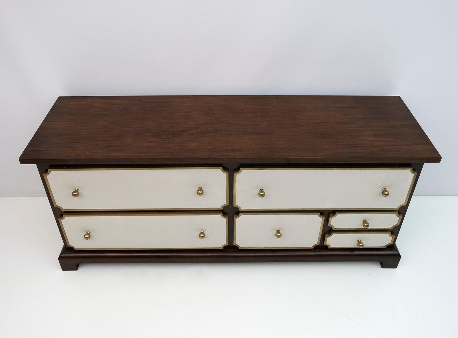 Set of Luciano Frigerio Mid-Century Modern Italian Dresser and Bedside Tables For Sale 1