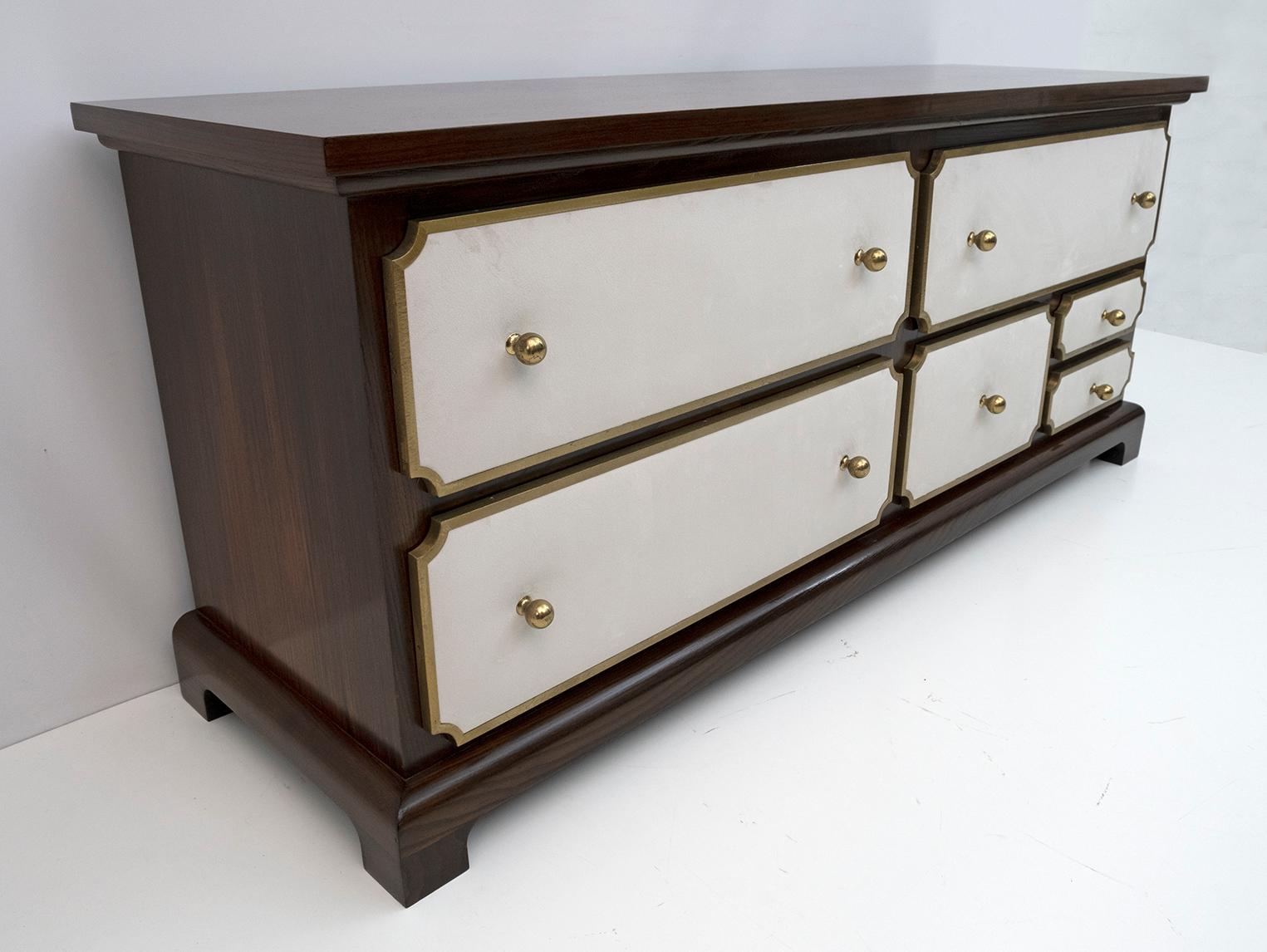 Set of Luciano Frigerio Mid-Century Modern Italian Dresser and Bedside Tables For Sale 4