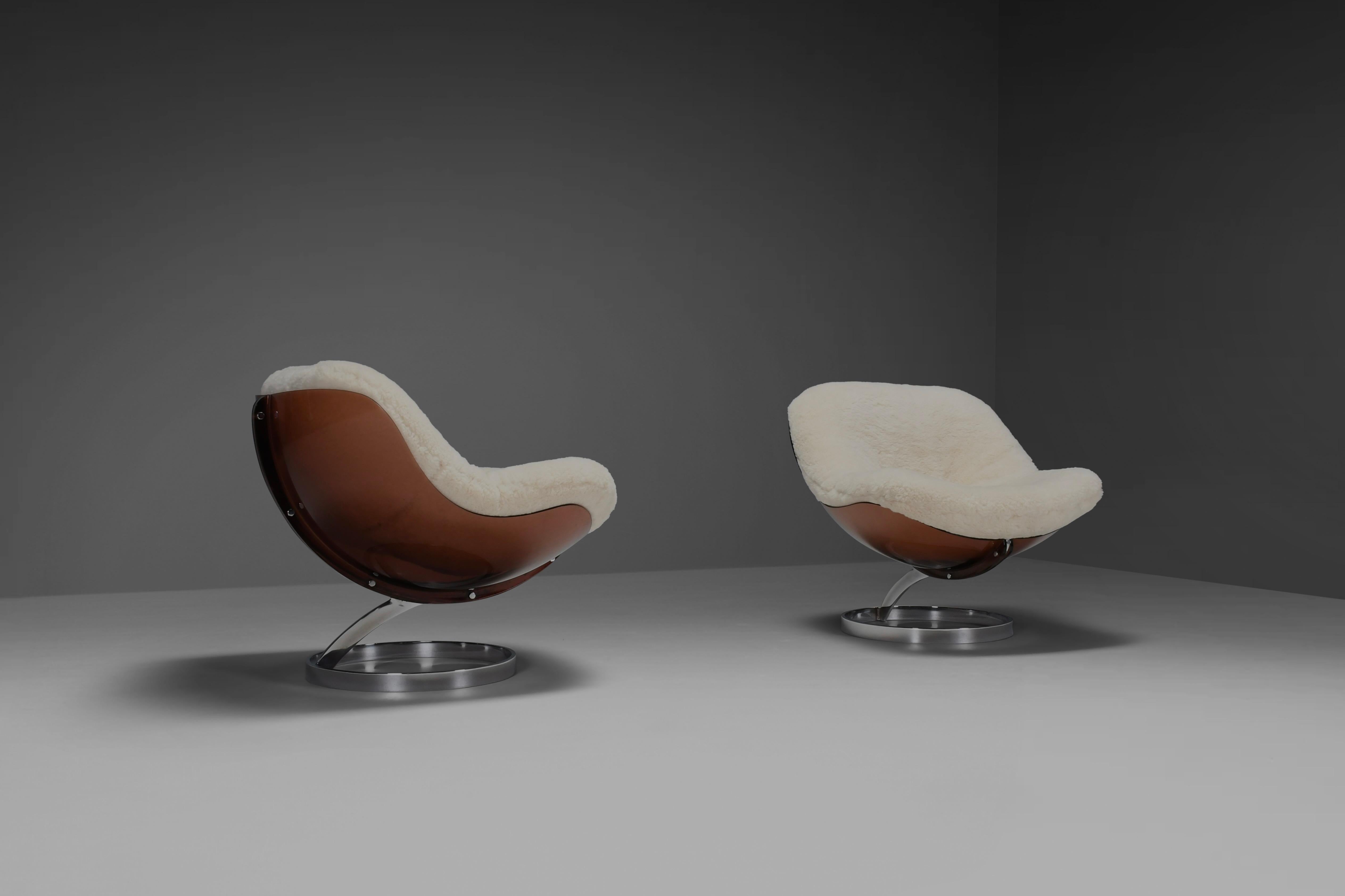 Mid-Century Modern Set of Lucite and Wool ’Sphere’ Lounge Chairs by Boris Tabacoff for MMM, 1971 For Sale