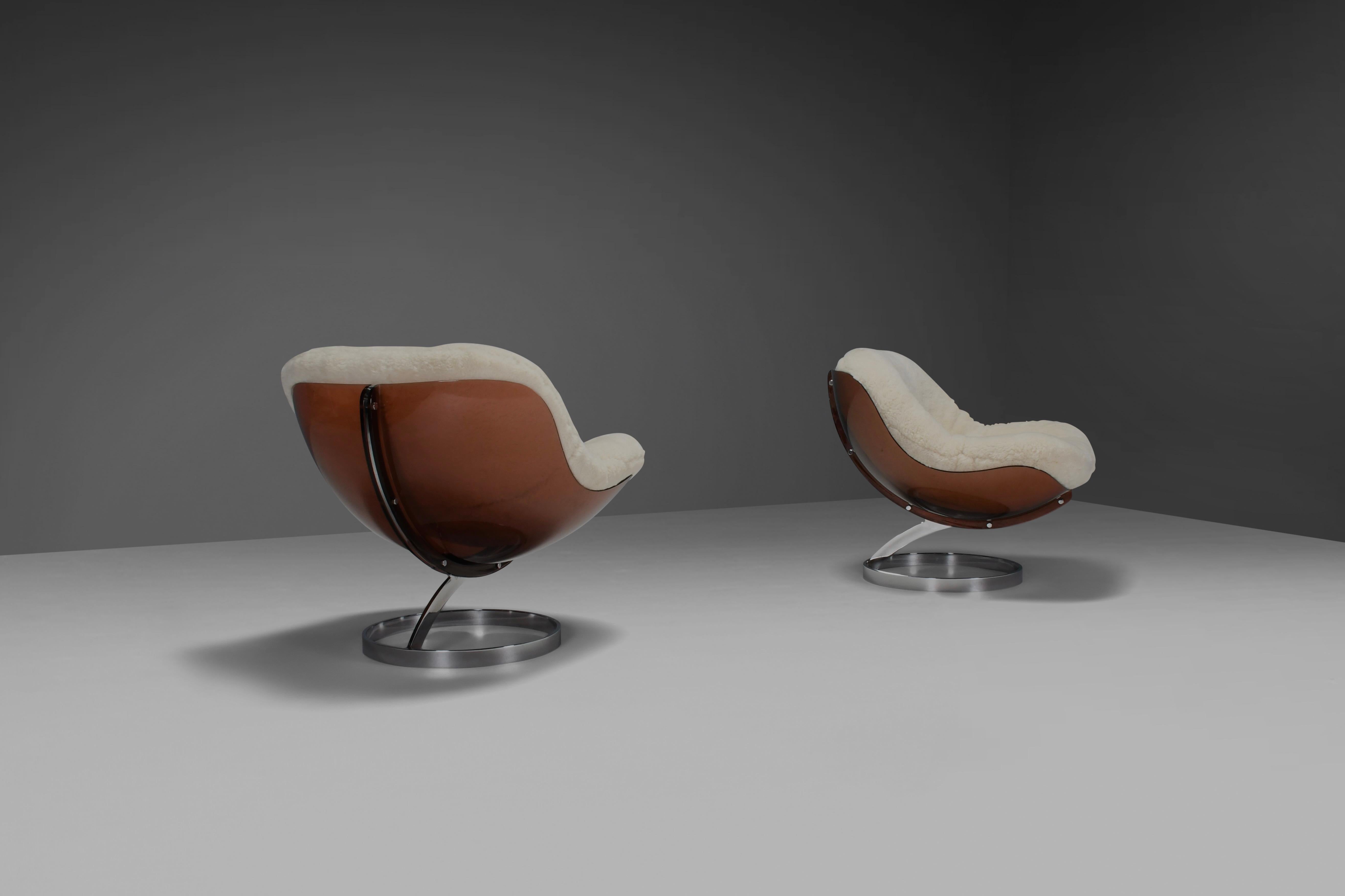 French Set of Lucite and Wool ’Sphere’ Lounge Chairs by Boris Tabacoff for MMM, 1971 For Sale