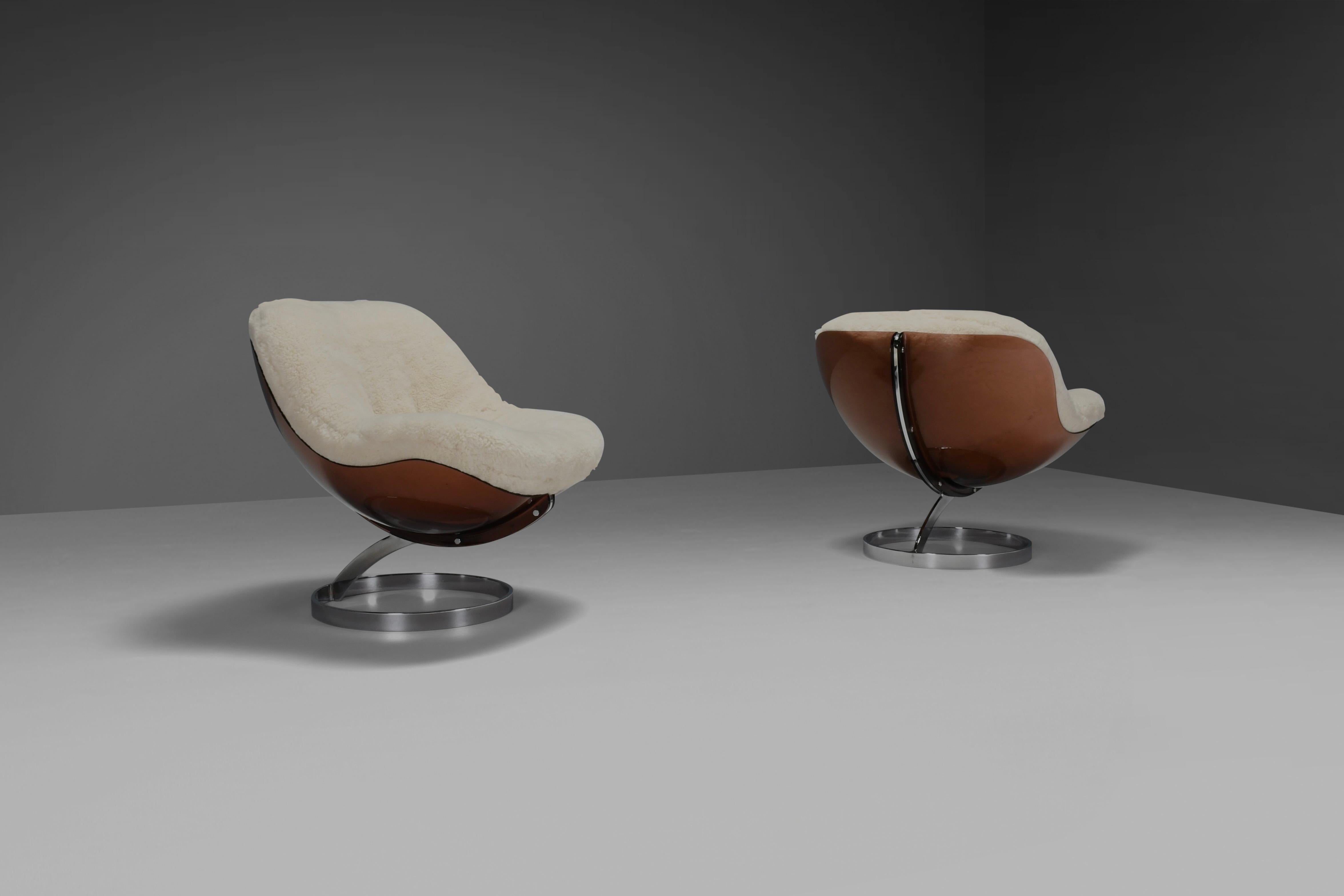 20th Century Set of Lucite and Wool ’Sphere’ Lounge Chairs by Boris Tabacoff for MMM, 1971 For Sale