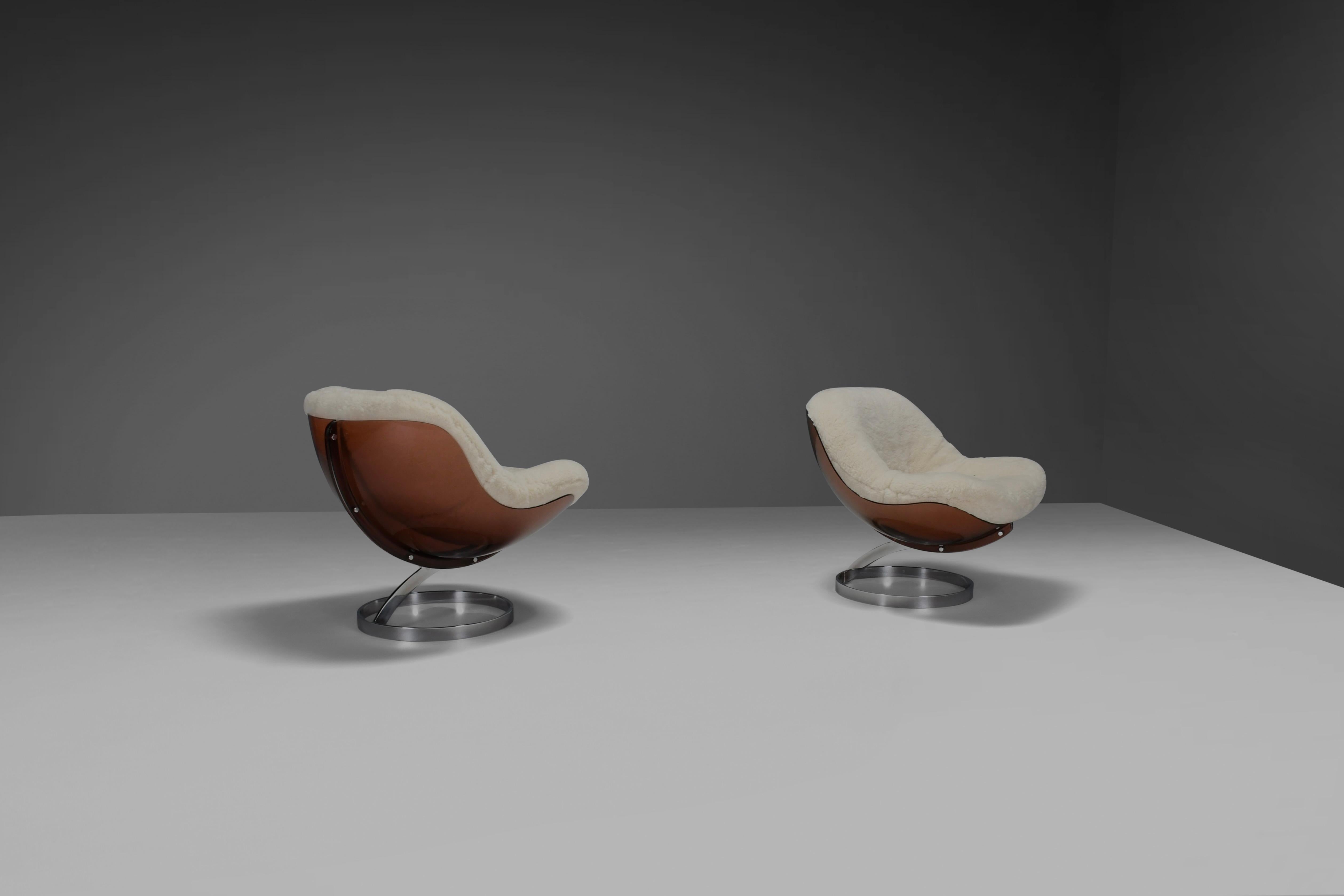 Set of Lucite and Wool ’Sphere’ Lounge Chairs by Boris Tabacoff for MMM, 1971 For Sale 1