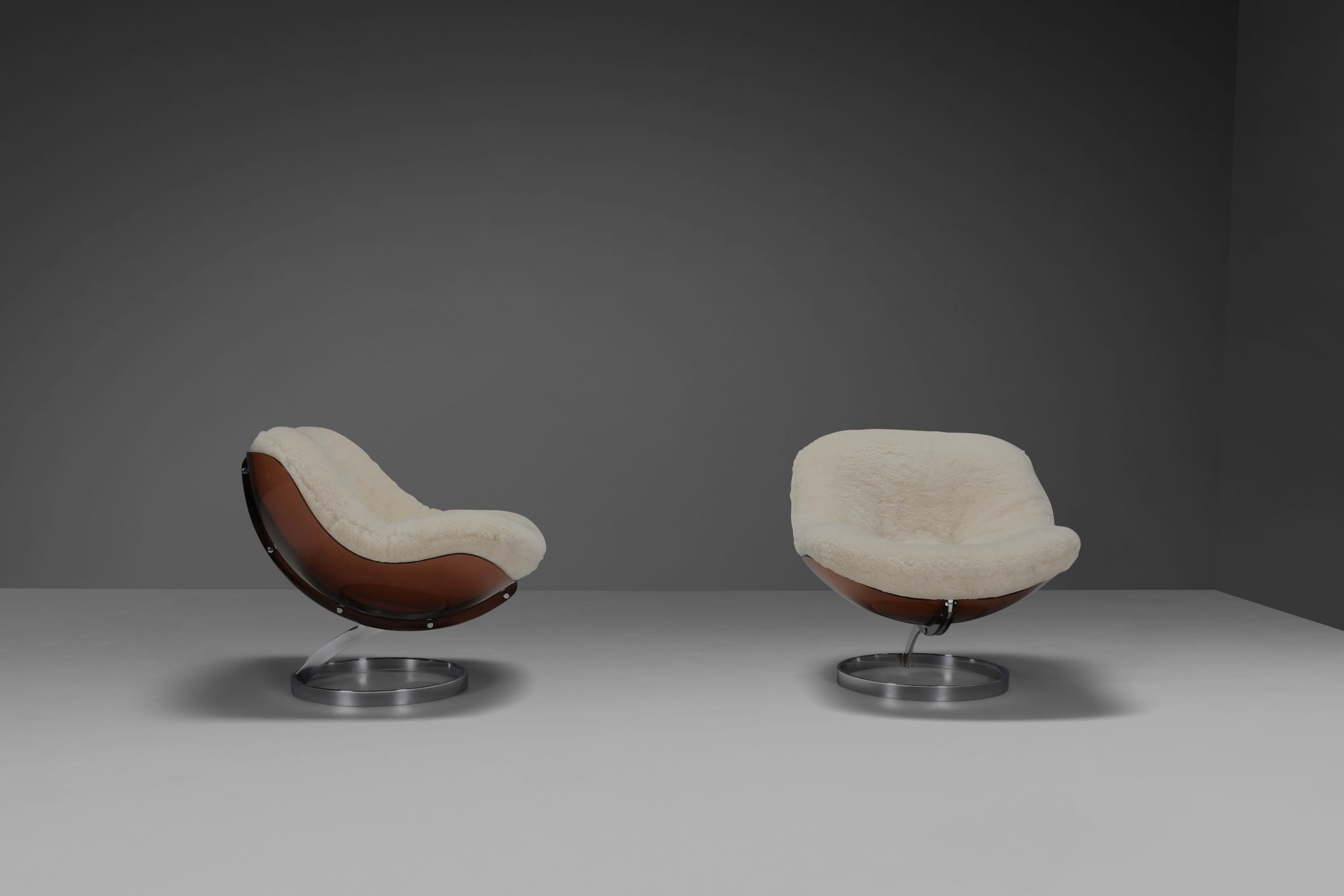 Set of Lucite and Wool ’Sphere’ Lounge Chairs by Boris Tabacoff for MMM, 1971 For Sale 2