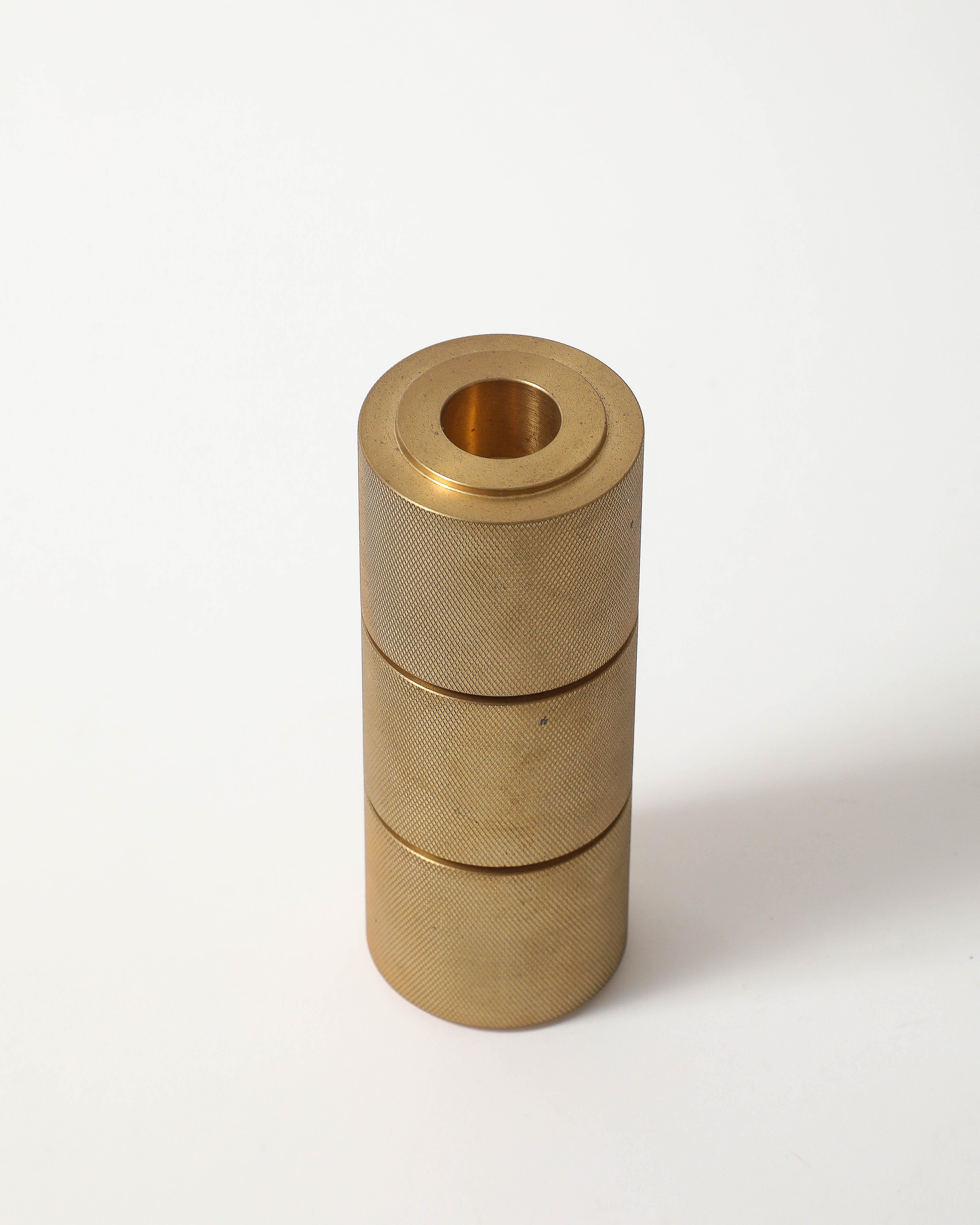 Set di portacandele in ottone Machin con zigrinatura fine di Klaar Prims in vendita 6