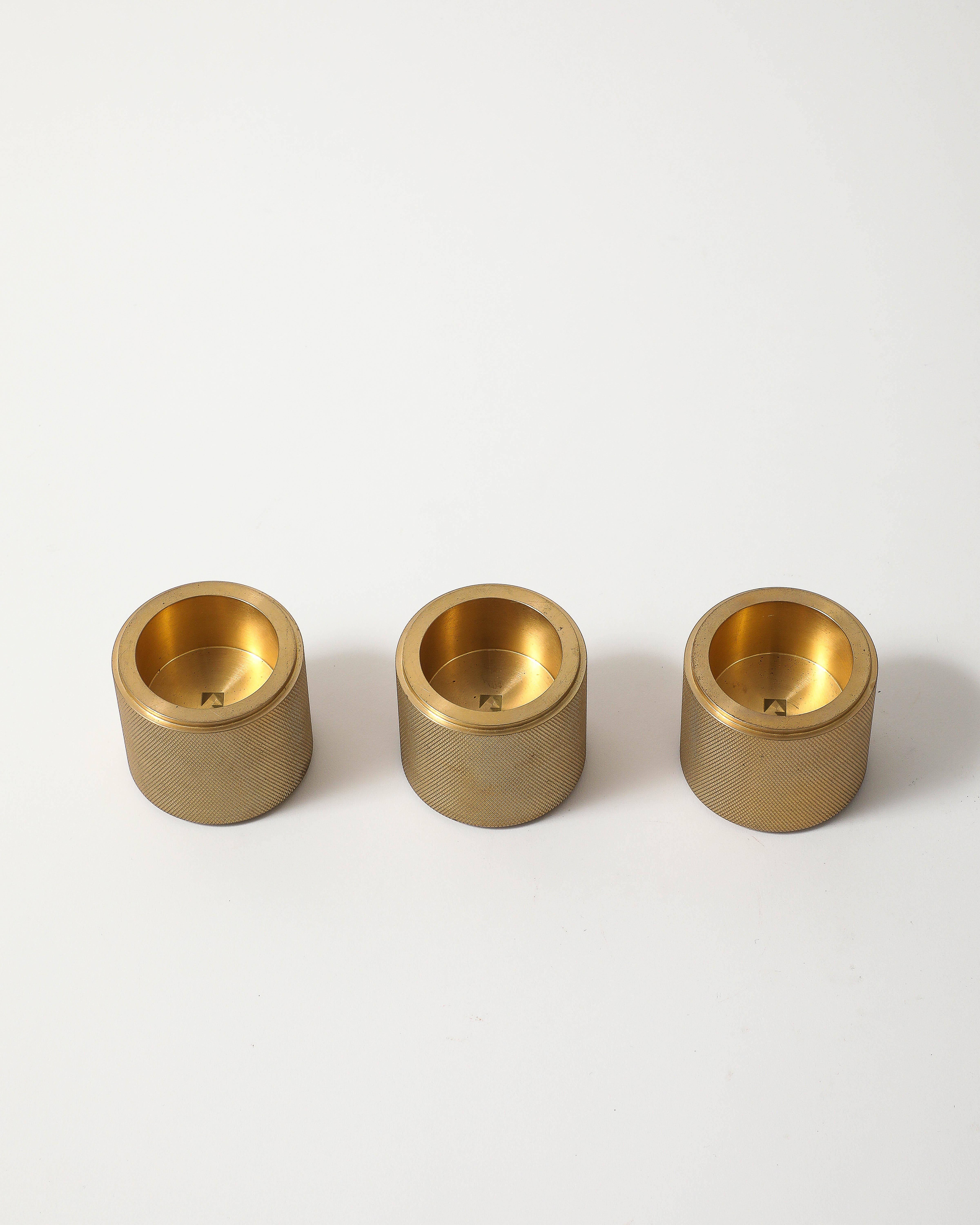 Set di portacandele in ottone Machin con zigrinatura fine di Klaar Prims in vendita 7