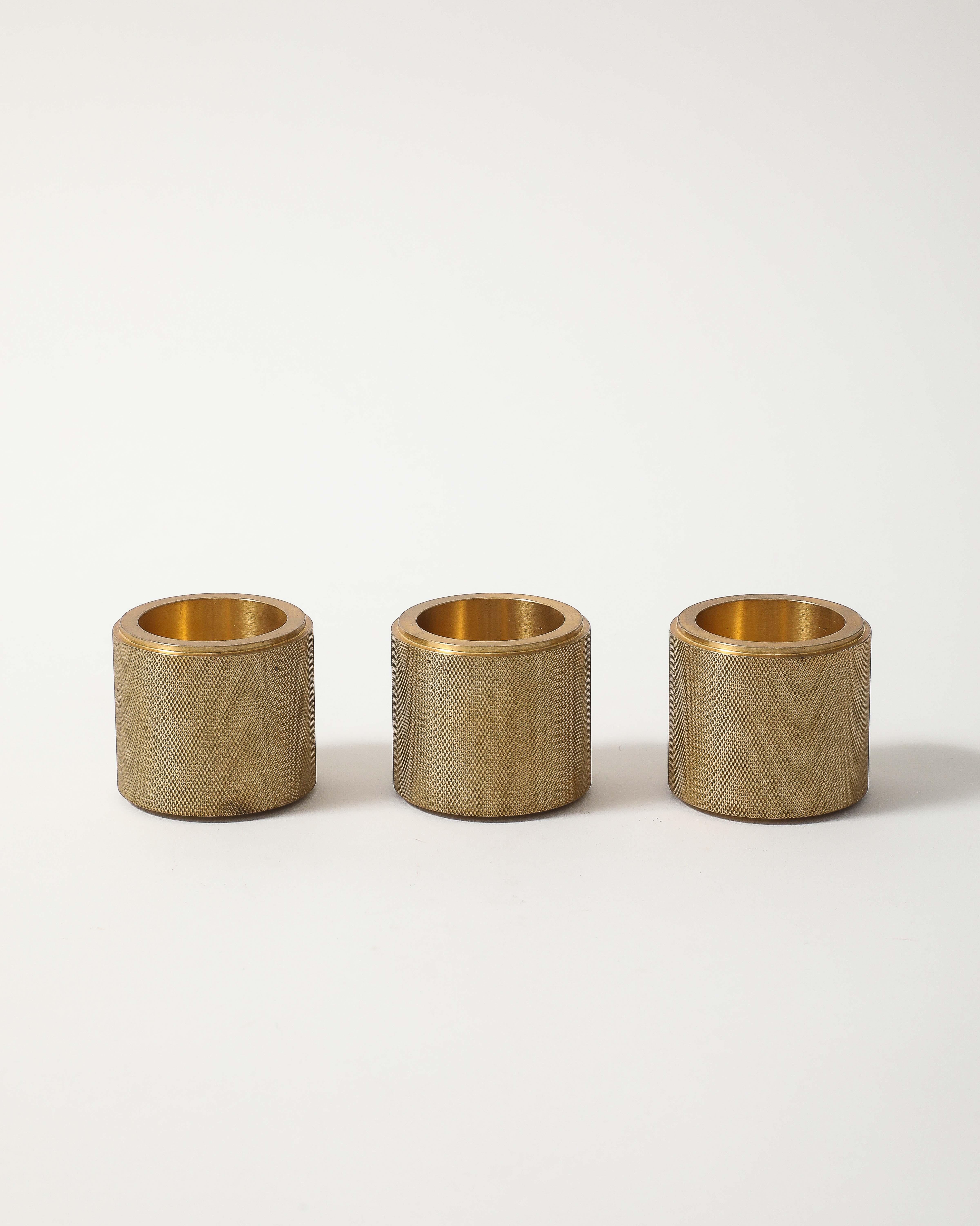 Set di portacandele in ottone Machin con zigrinatura fine di Klaar Prims in vendita 10