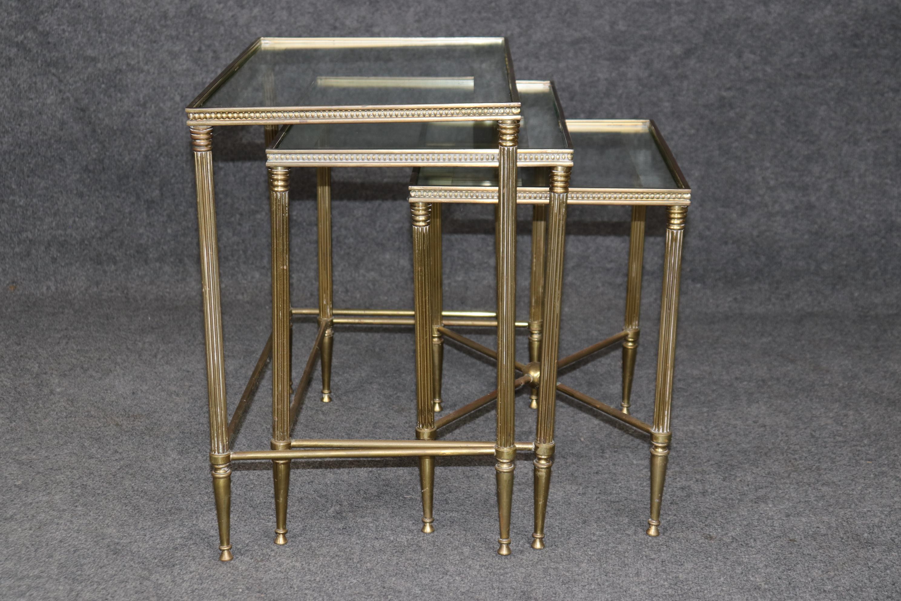 Set of Maison Jansen Hollywood Regency Style Brass Nesting Tables In Good Condition For Sale In Swedesboro, NJ