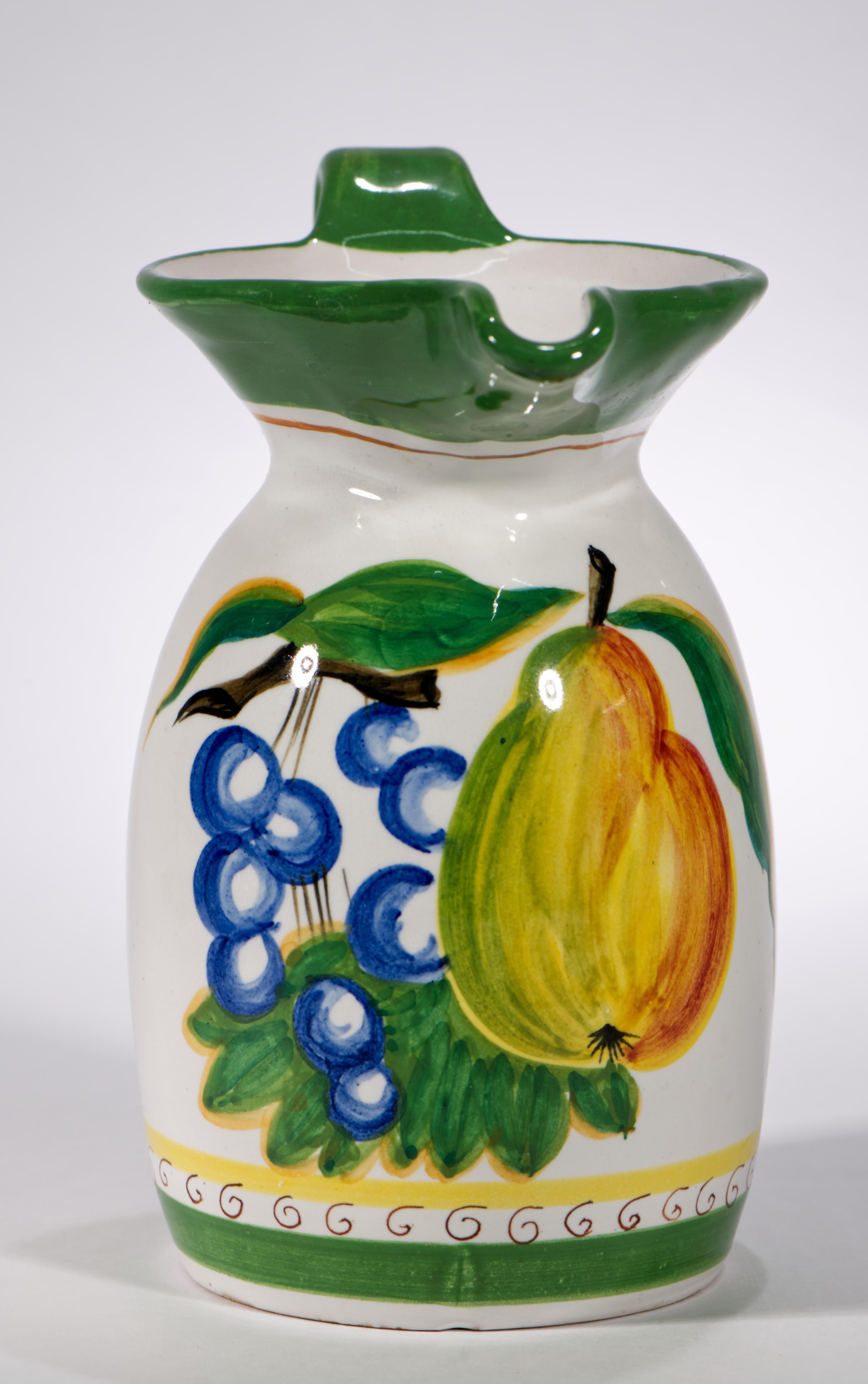 Ensemble de vases et plateaux en majolique avec décor de poires, Deruta Italie 1950s-1960s en vente 4