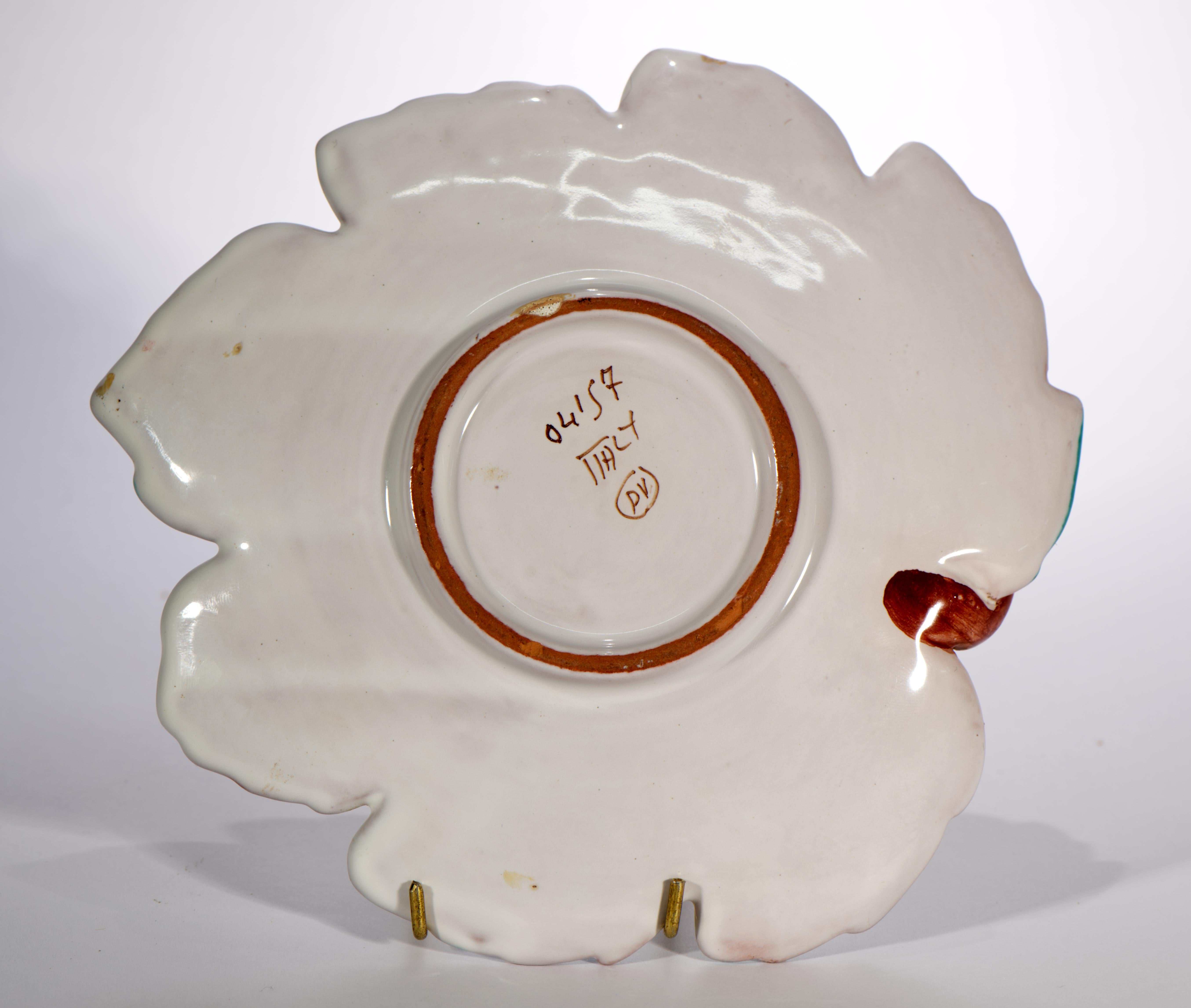 italien Ensemble de vases et plateaux en majolique avec décor de poires, Deruta Italie 1950s-1960s en vente