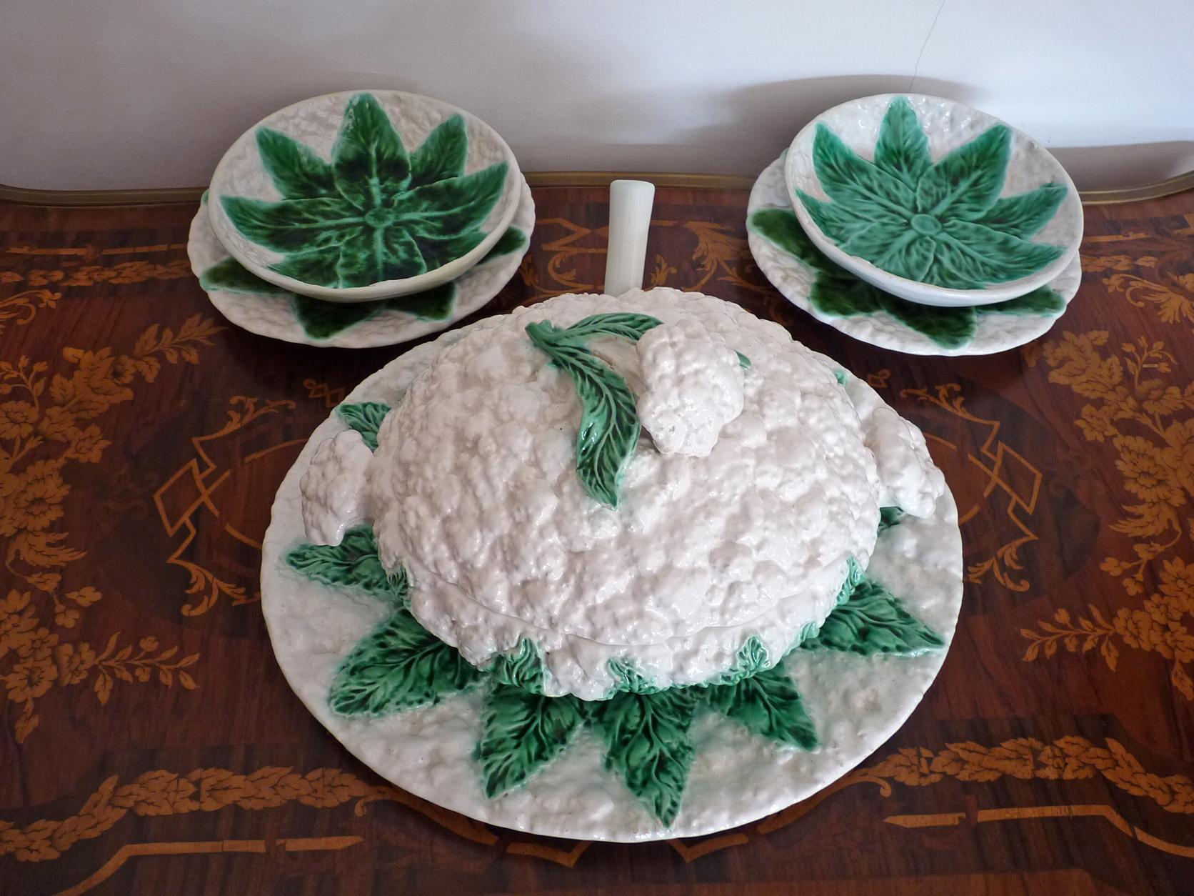 A lovely set of Majolica glazed ceramic Cauliflower in green and white colors. Manufactured in Portugal al the fifties. With polychrome decoration in relief of Cauliflower and leaves. Handles and lid knob in the form of Cauliflower.
Portugal,