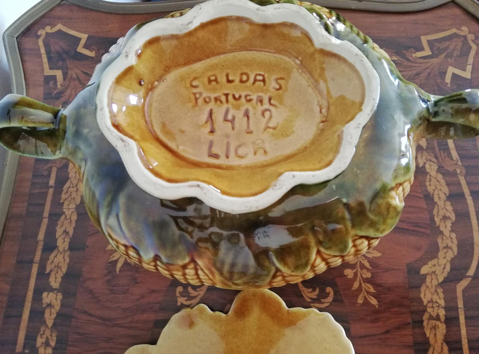 Glazed Set of Majolica Pottery Ceramic Corn Tureen Box with Tray Platter & Cover
