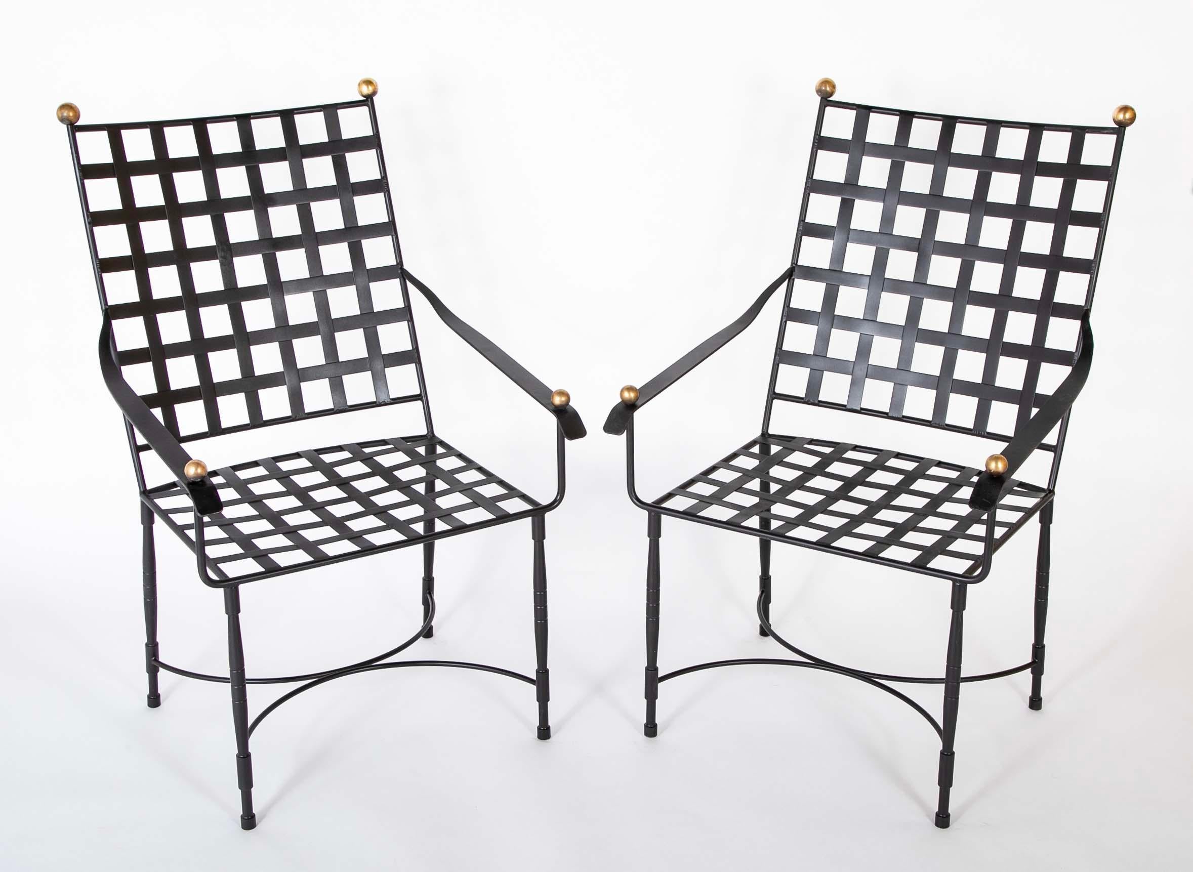 Un ensemble de dix fauteuils Mario Papperzini pour Salterini en fer et laiton avec des boules en laiton massif.

40,25 de haut par 24,5 de large par 27,5 de profondeur

Circa 1950-1959

25 000,00 $ pour la série de 10