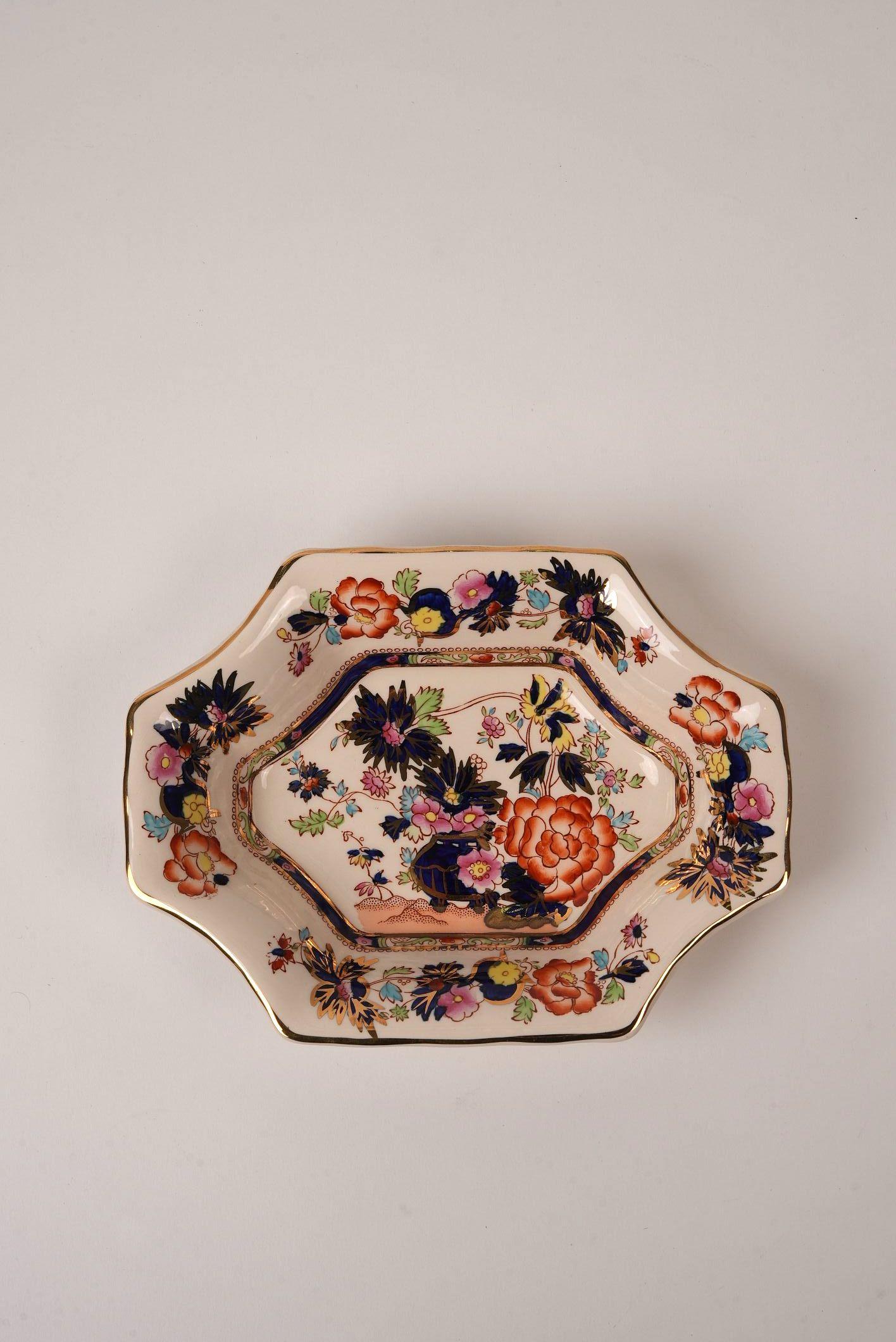 Set of Mason’s Ironstone Dishes in “Mandarin” Pattern, Mid-20th Century For Sale 5