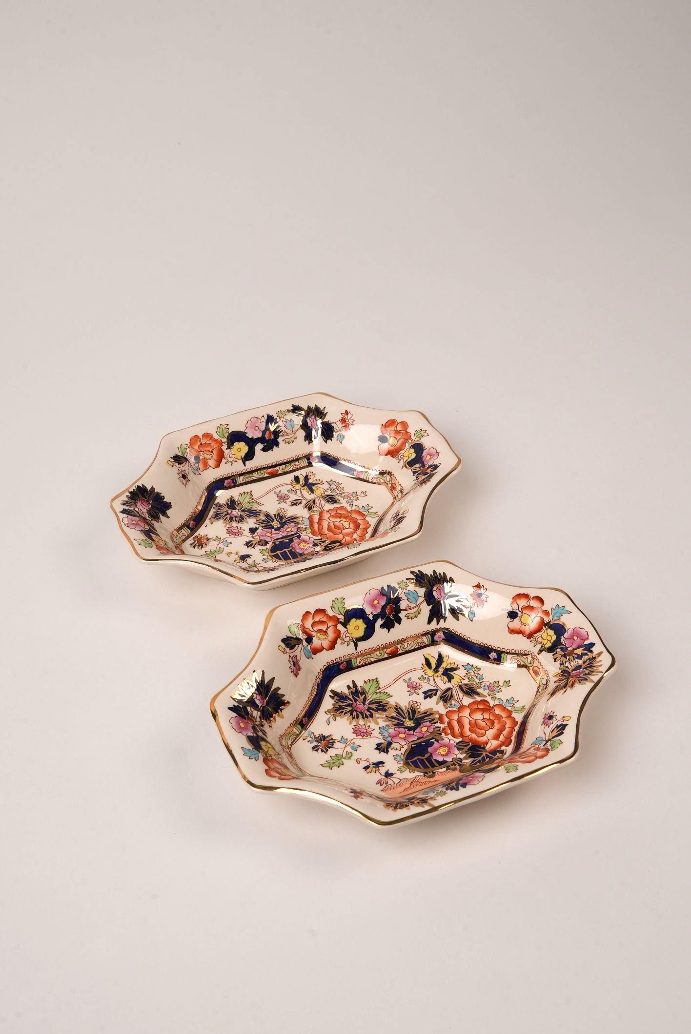 Chinoiserie Set of Mason’s Ironstone Dishes in “Mandarin” Pattern, Mid-20th Century For Sale