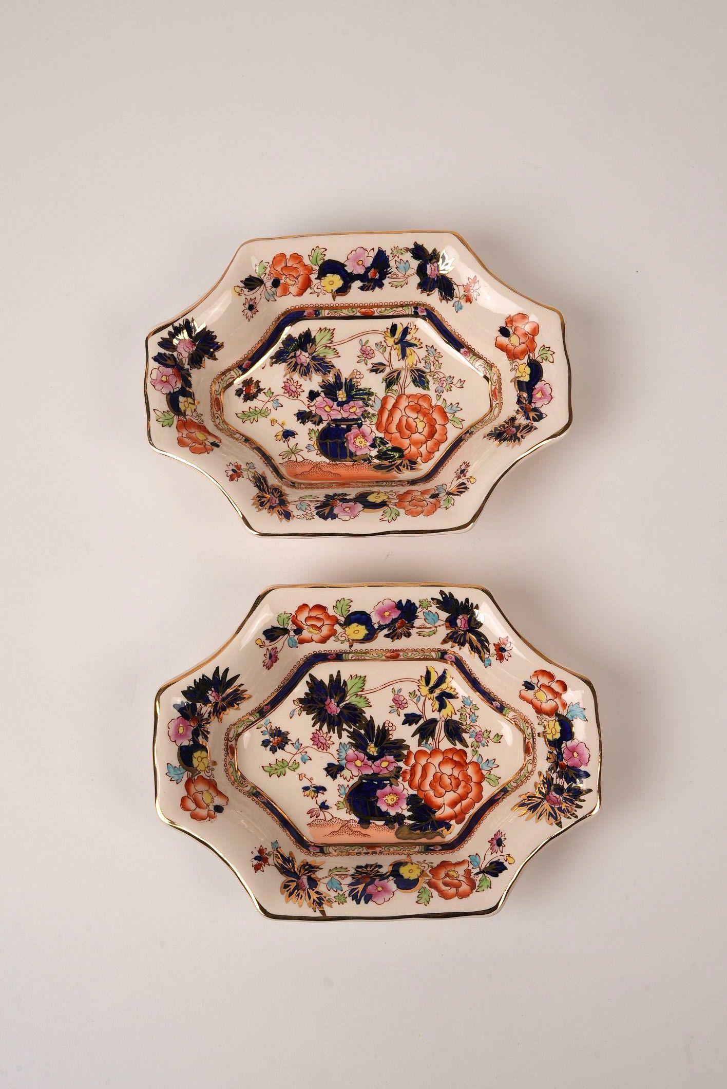 Gilt Set of Mason’s Ironstone Dishes in “Mandarin” Pattern, Mid-20th Century For Sale