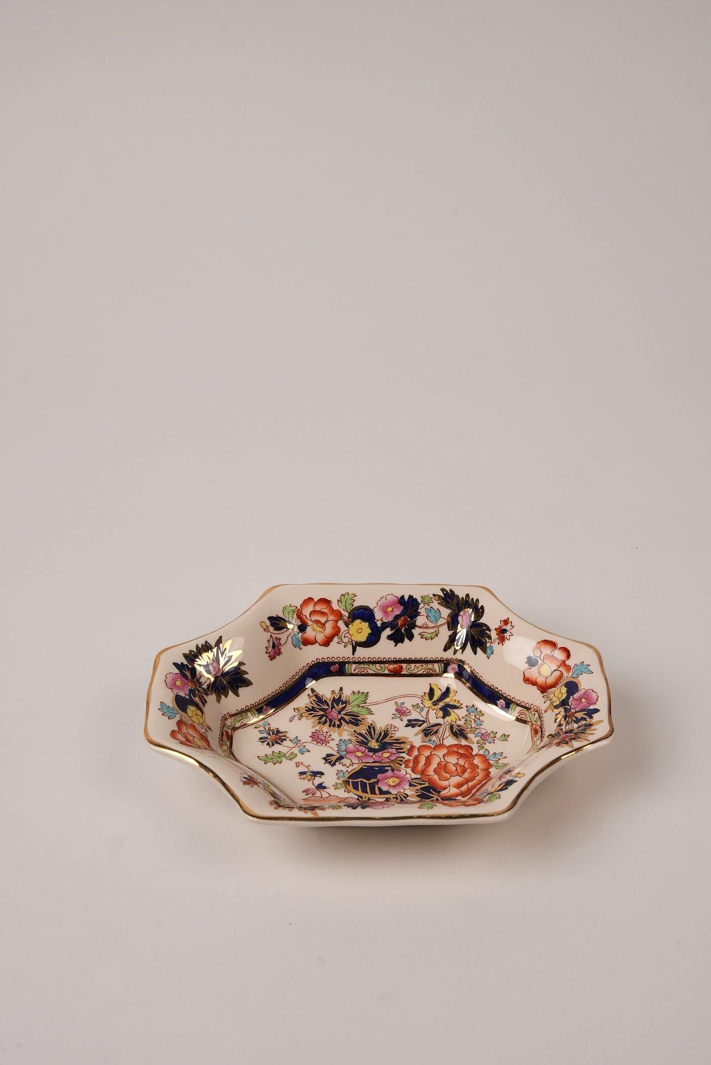 Set of Mason’s Ironstone Dishes in “Mandarin” Pattern, Mid-20th Century For Sale 2