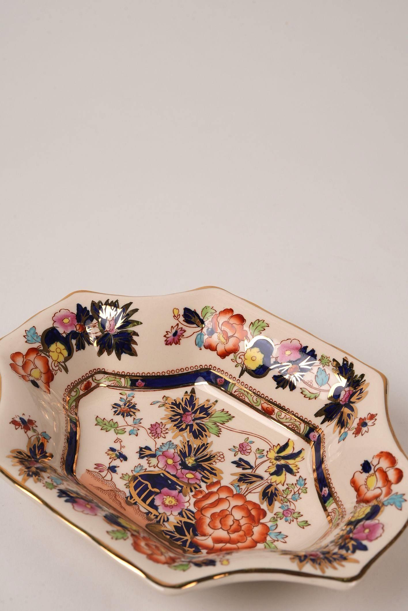 Set of Mason’s Ironstone Dishes in “Mandarin” Pattern, Mid-20th Century For Sale 3