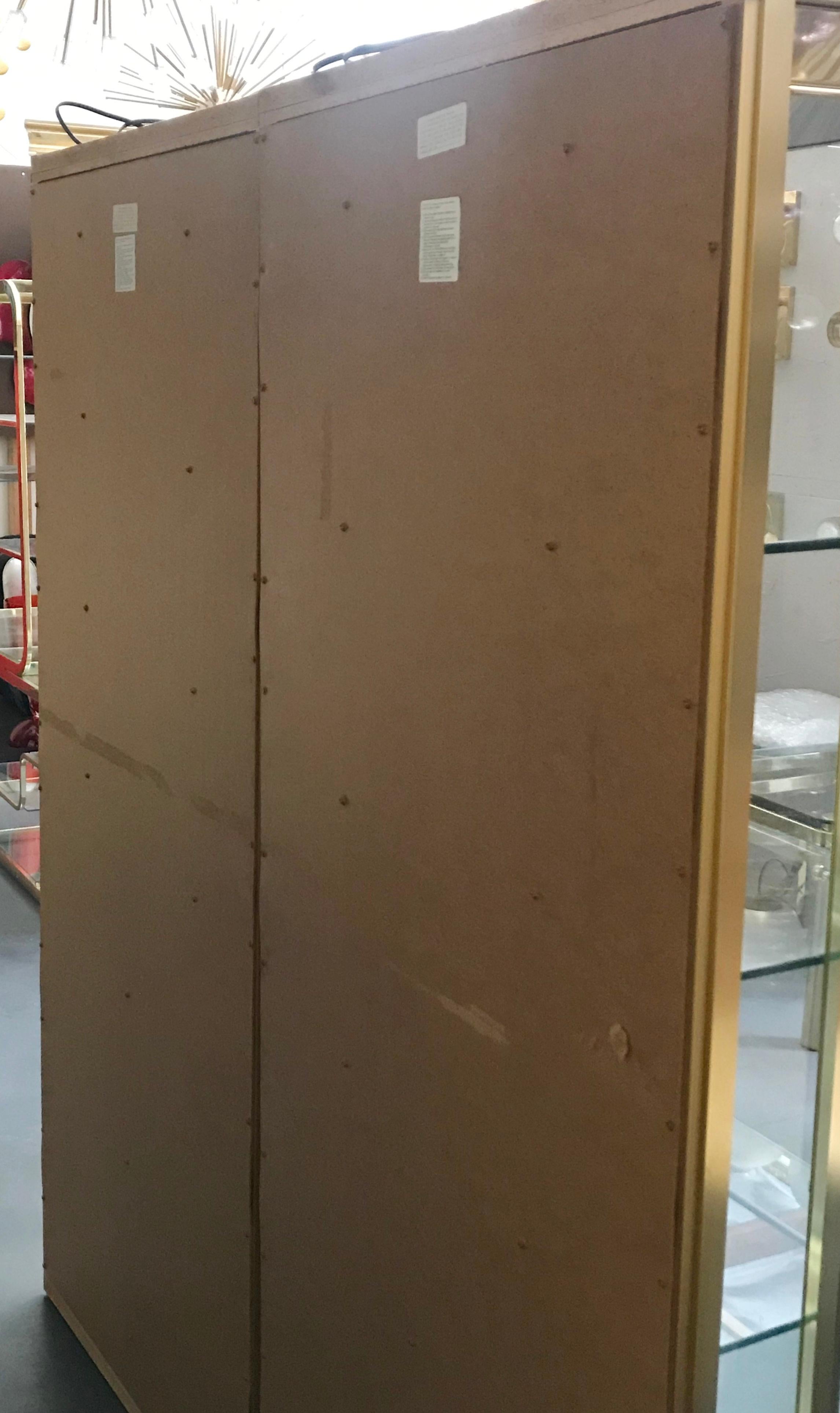 Set di vetrine o armadietti da esposizione in ottone Mastercraft in vendita a prezzi stracciati 7