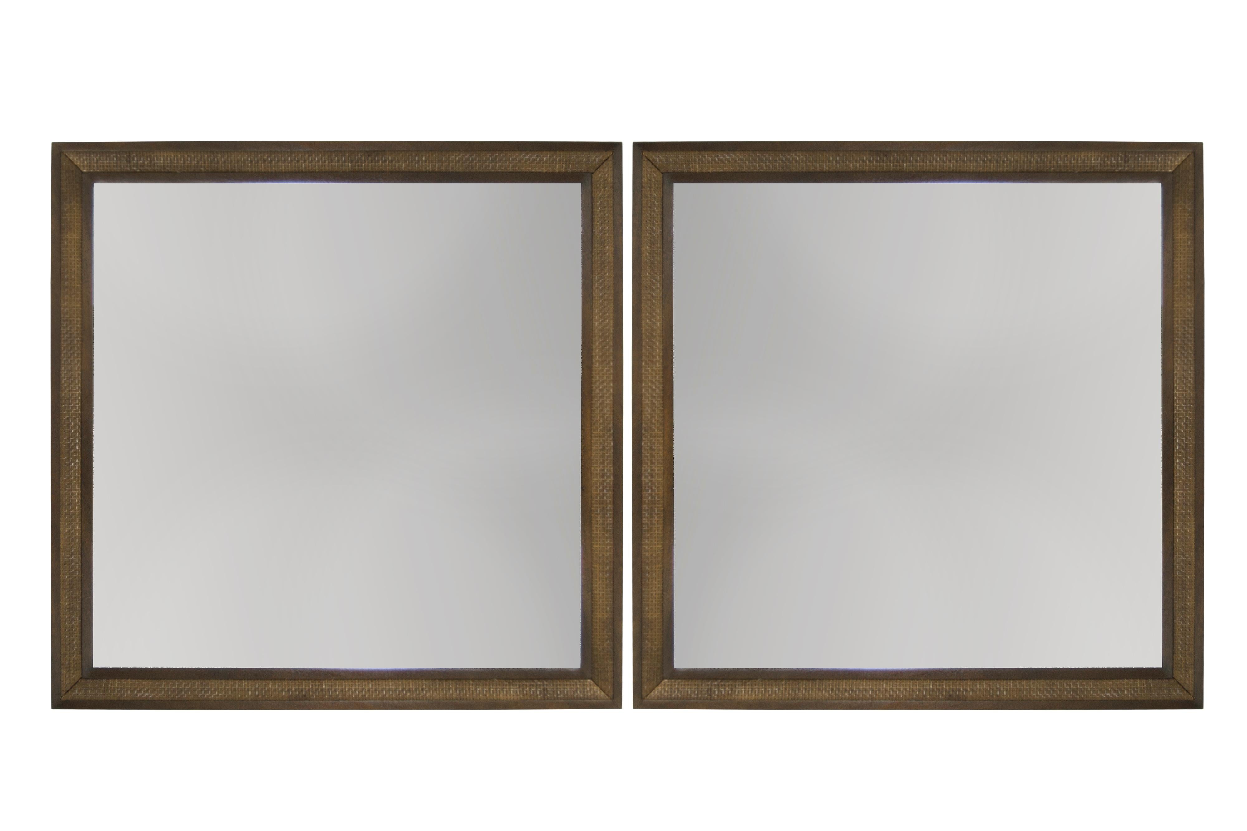 Seltener Satz passender Spiegel, entworfen von Edward Wormley für Dunbar, ca. 1950er Jahre. Mahagoni-Rahmen und -Verkleidung vollständig restauriert. Original-Spiegel in ausgezeichnetem Vintage-Zustand.