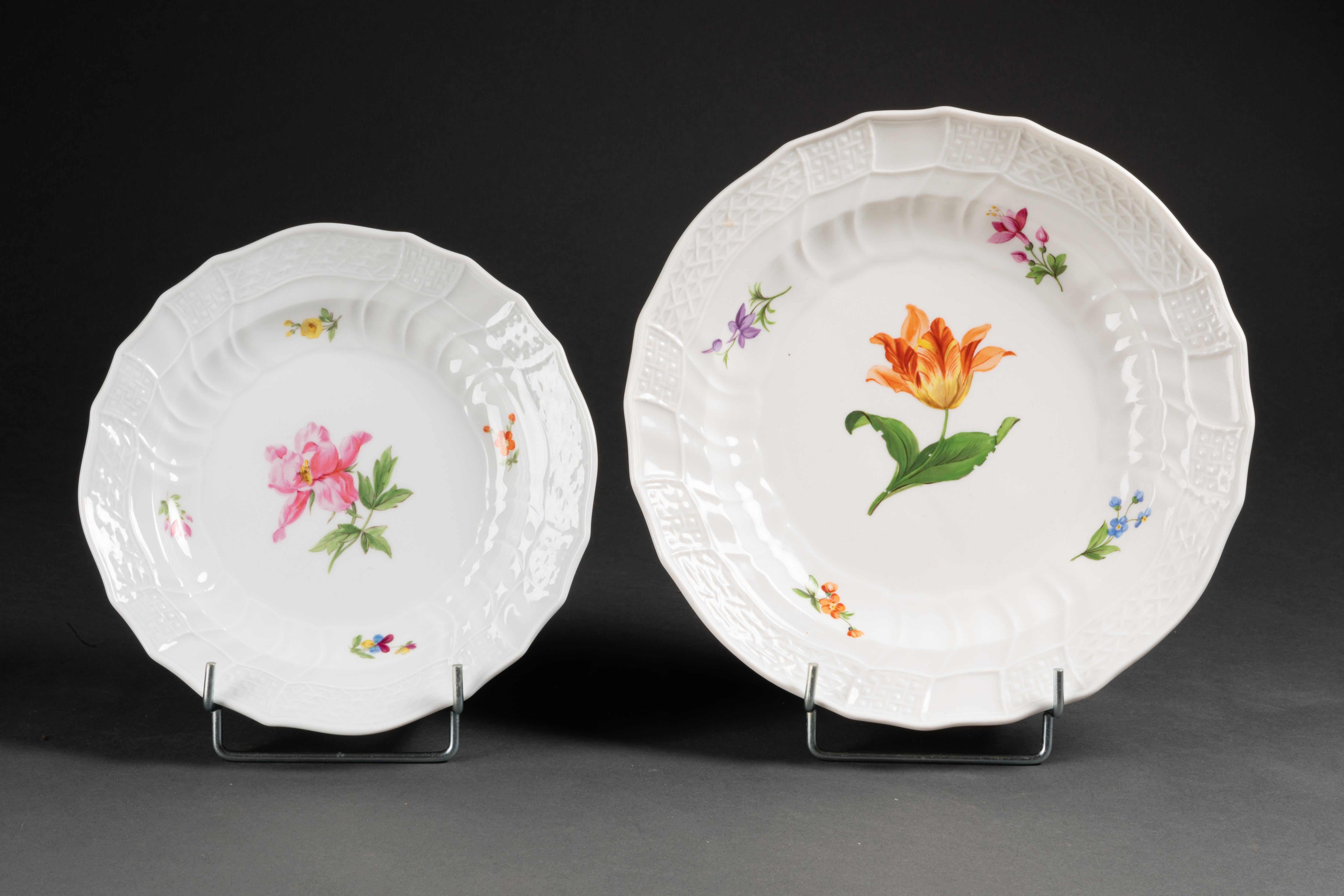 Porcelain Set of 26 Meissen Plates For Sale