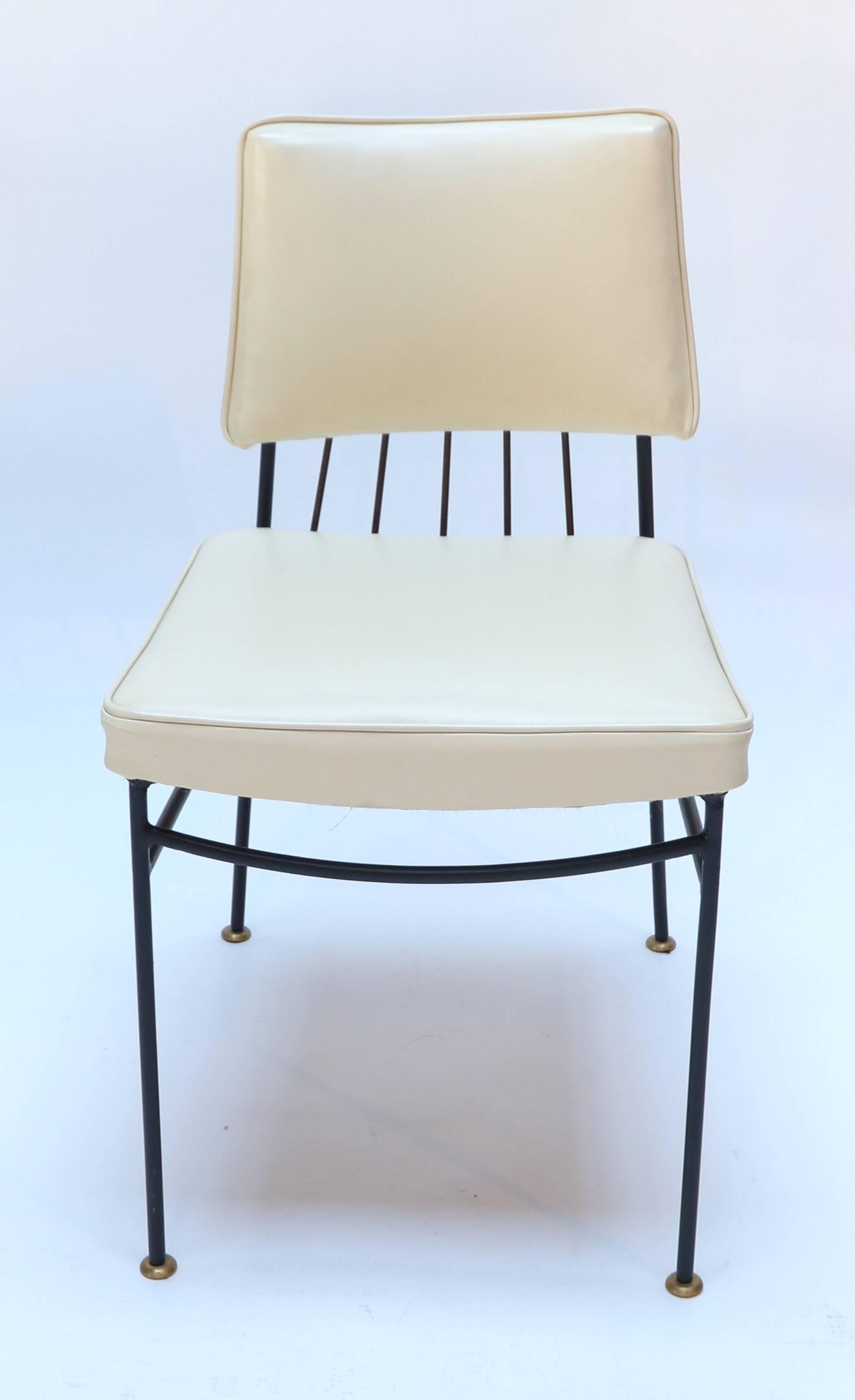 Milieu du XXe siècle Ensemble de chaises de salle à manger en métal d'Arturo Pani avec détails en laiton en vente