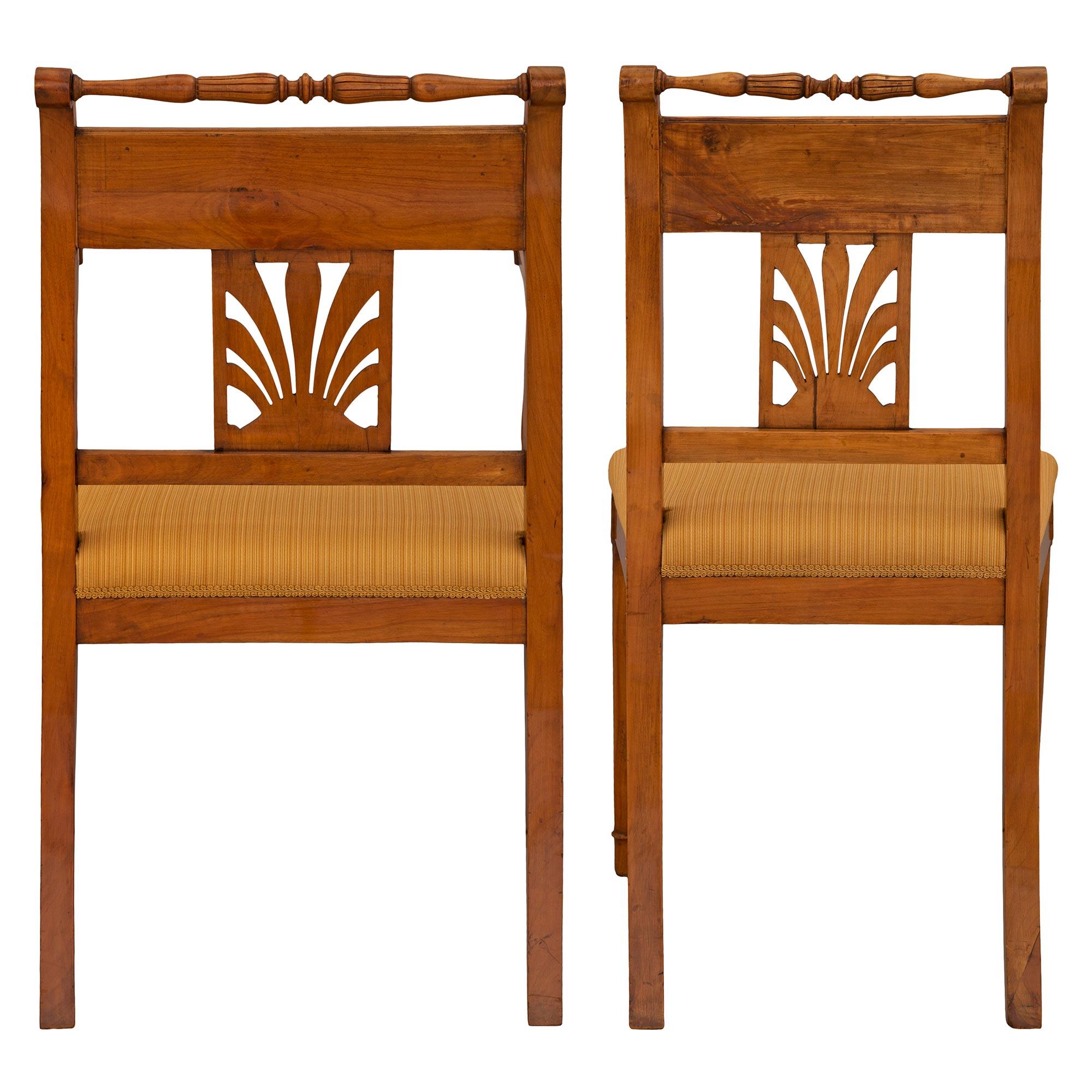 Set of Mid-19th Century Biedermeier Dining Room Chairs For Sale 5