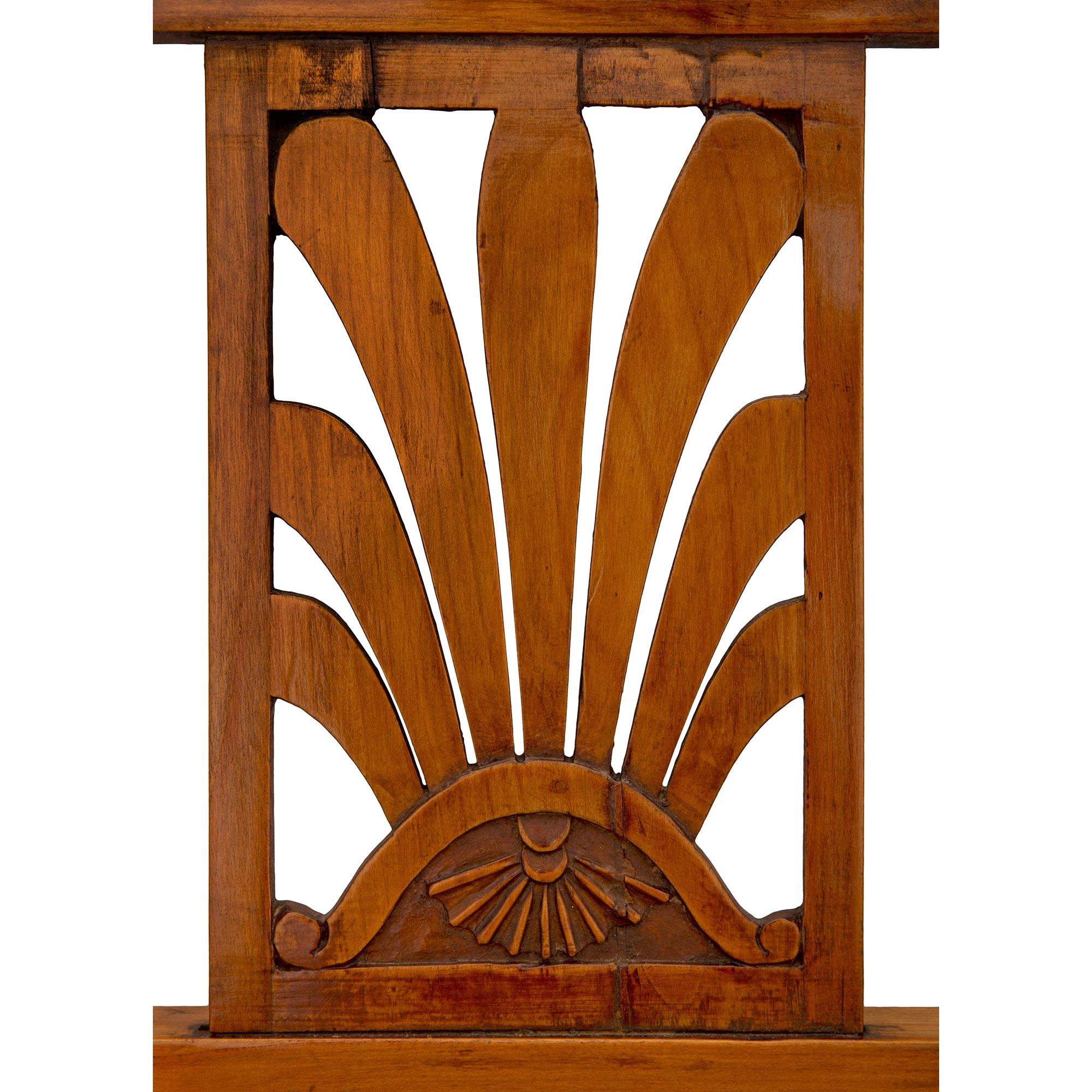 Cerise Ensemble de chaises de salle à manger Biedermeier du milieu du 19e siècle en vente
