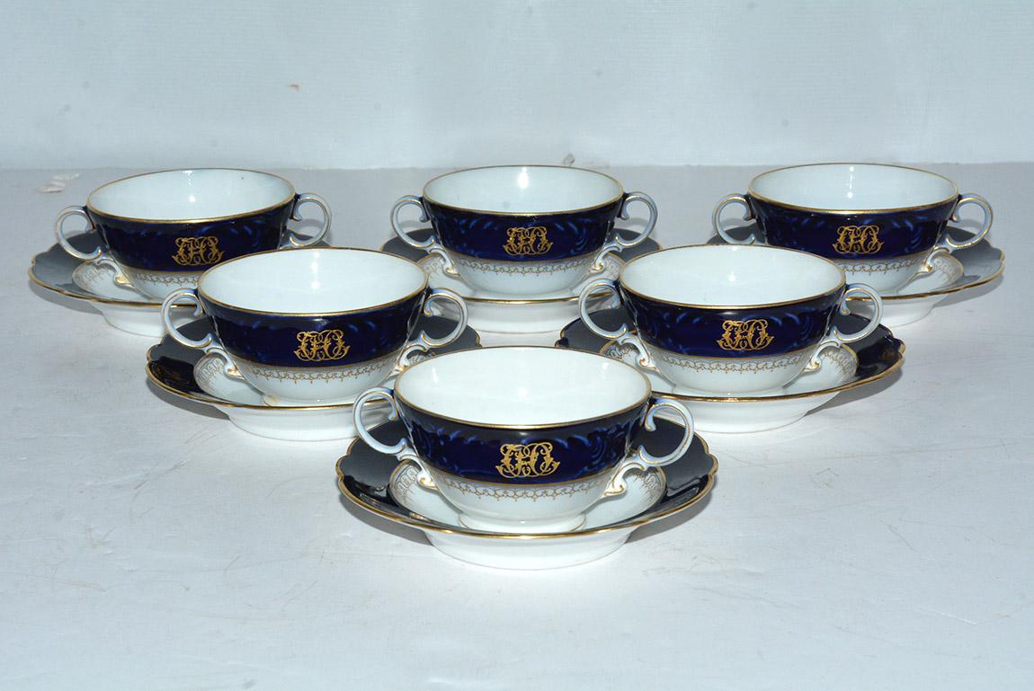 Set of Mid-19th Century Cobalt Blue and White Porcelain, China For Sale 4