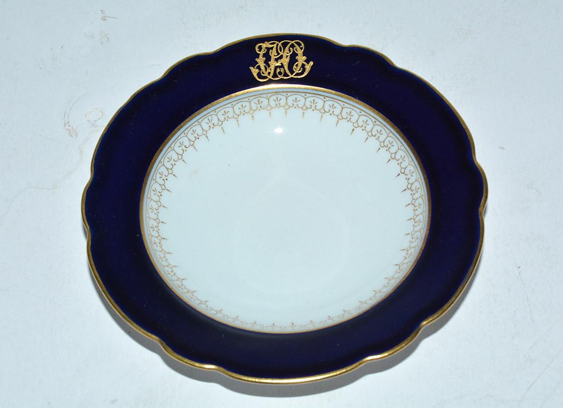 Set of Mid-19th Century Cobalt Blue and White Porcelain, China For Sale 5