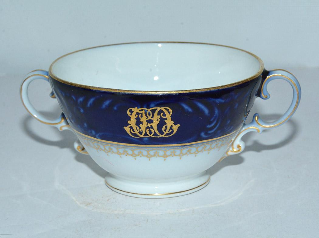 Kobaltblaues und weißes Porzellan aus der Mitte des 19. Jahrhunderts, China im Angebot 6