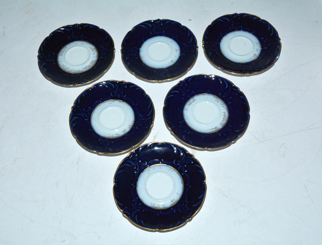 Ensemble de porcelaines bleu cobalt et blanc du milieu du 19e siècle, Chine en vente 6