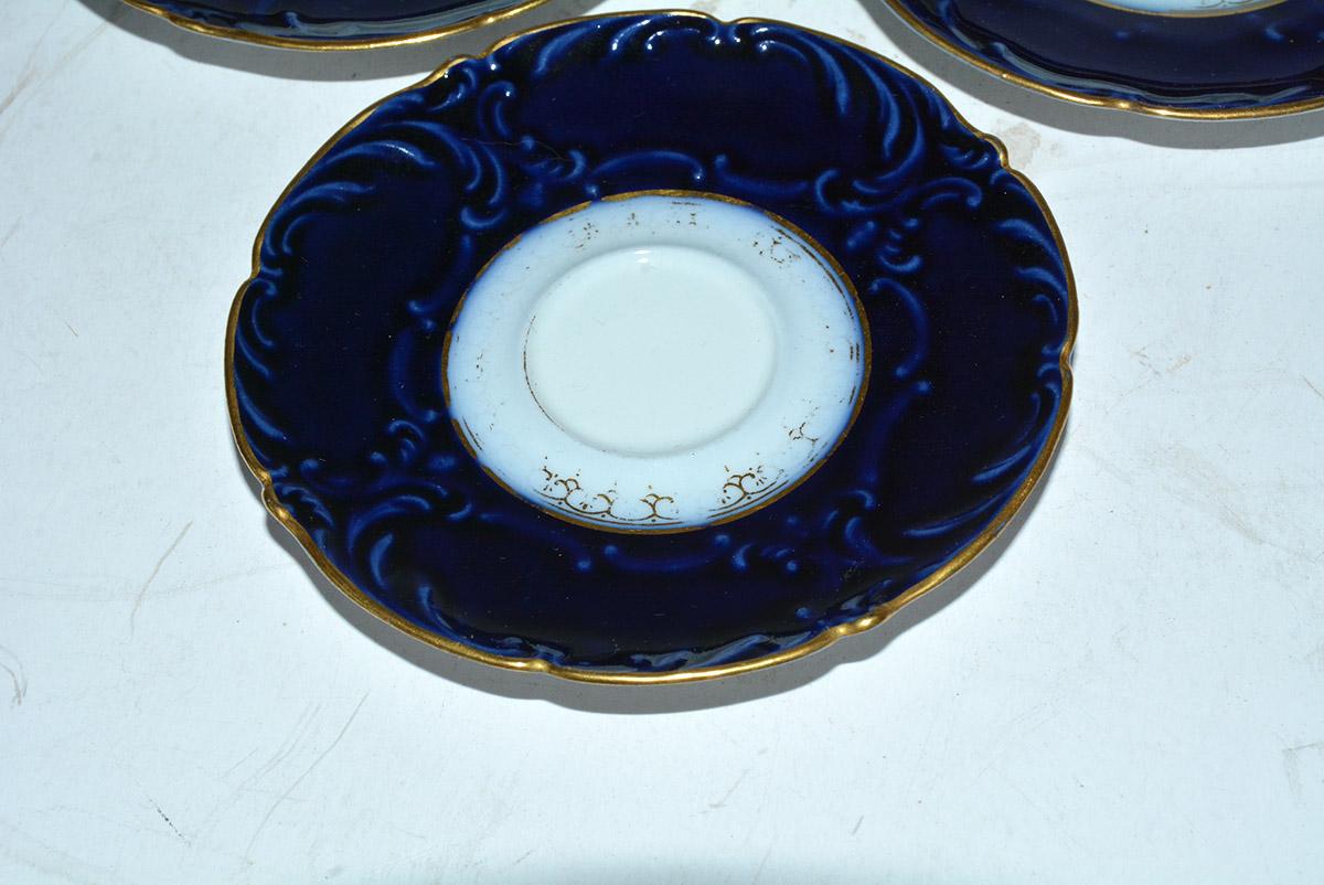 Kobaltblaues und weißes Porzellan aus der Mitte des 19. Jahrhunderts, China im Angebot 9