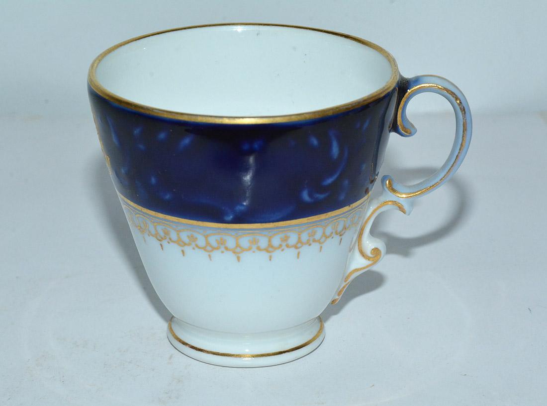 Ensemble de porcelaines bleu cobalt et blanc du milieu du 19e siècle, Chine en vente 9