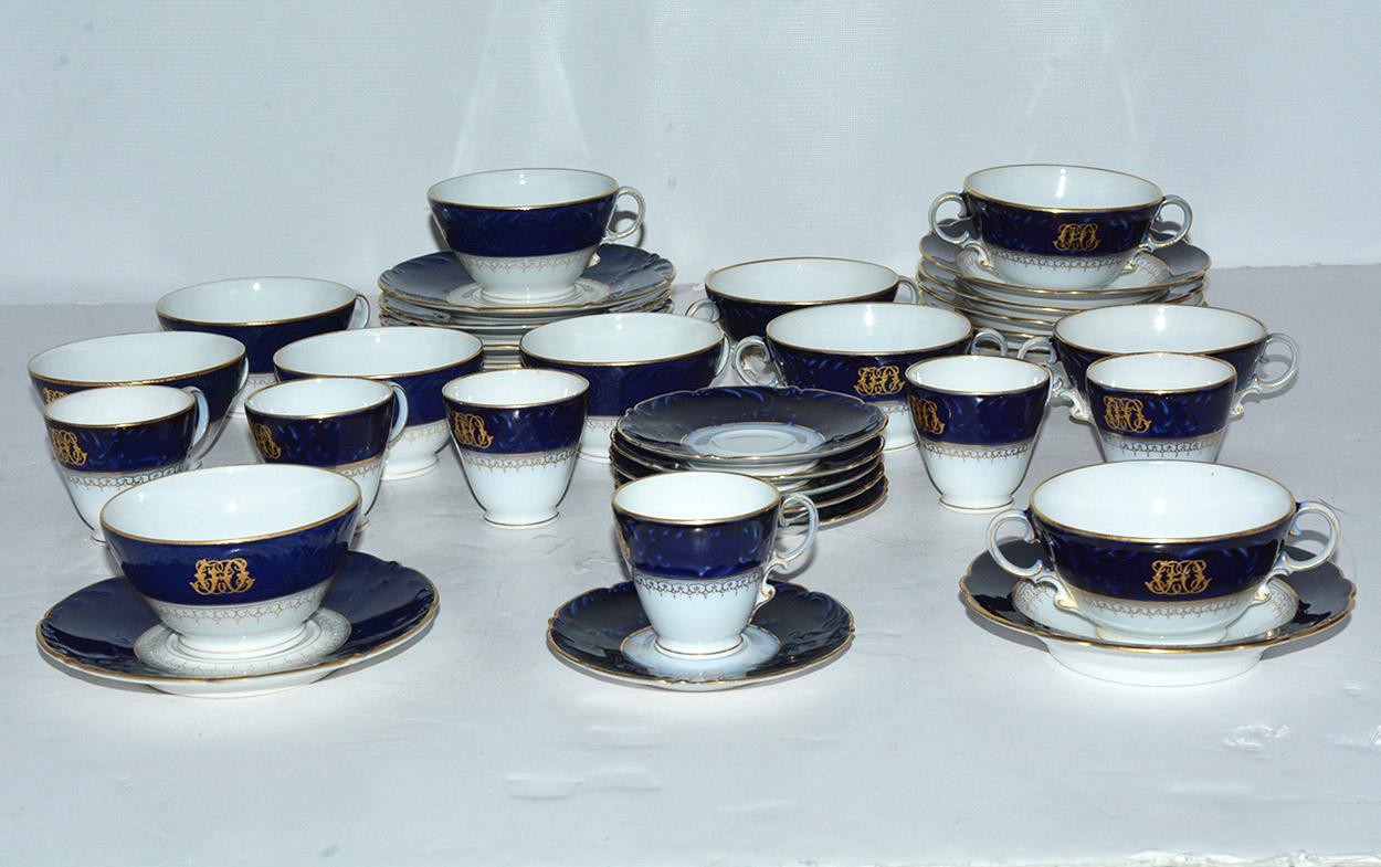 Néo-rococo Ensemble de porcelaines bleu cobalt et blanc du milieu du 19e siècle, Chine en vente